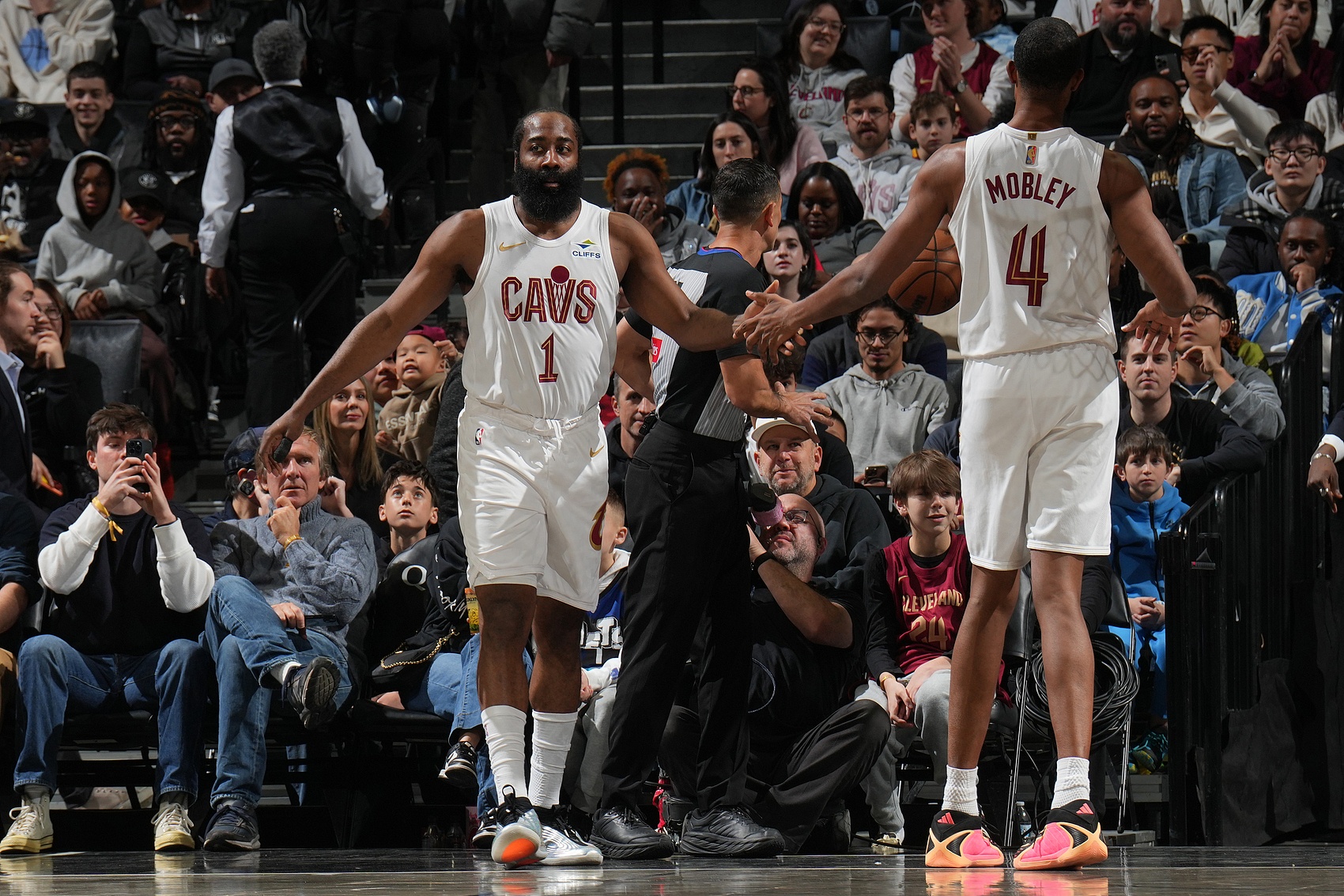 骑士四连胜难掩防守崩盘 阿特金森赛后公开斥责全队