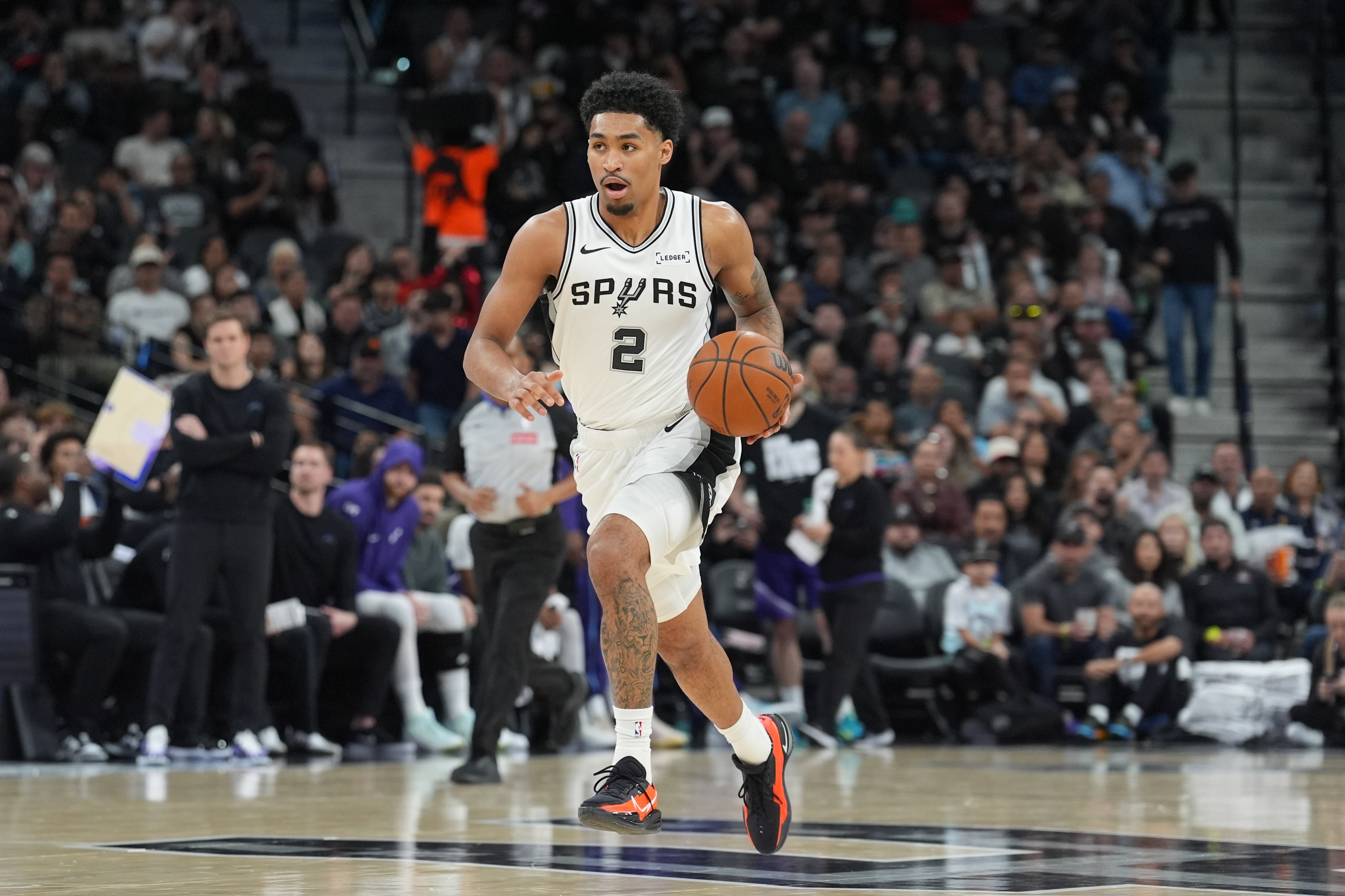 名记Lowe评马刺新秀哈珀 称其或为哈登2.0且防守更强