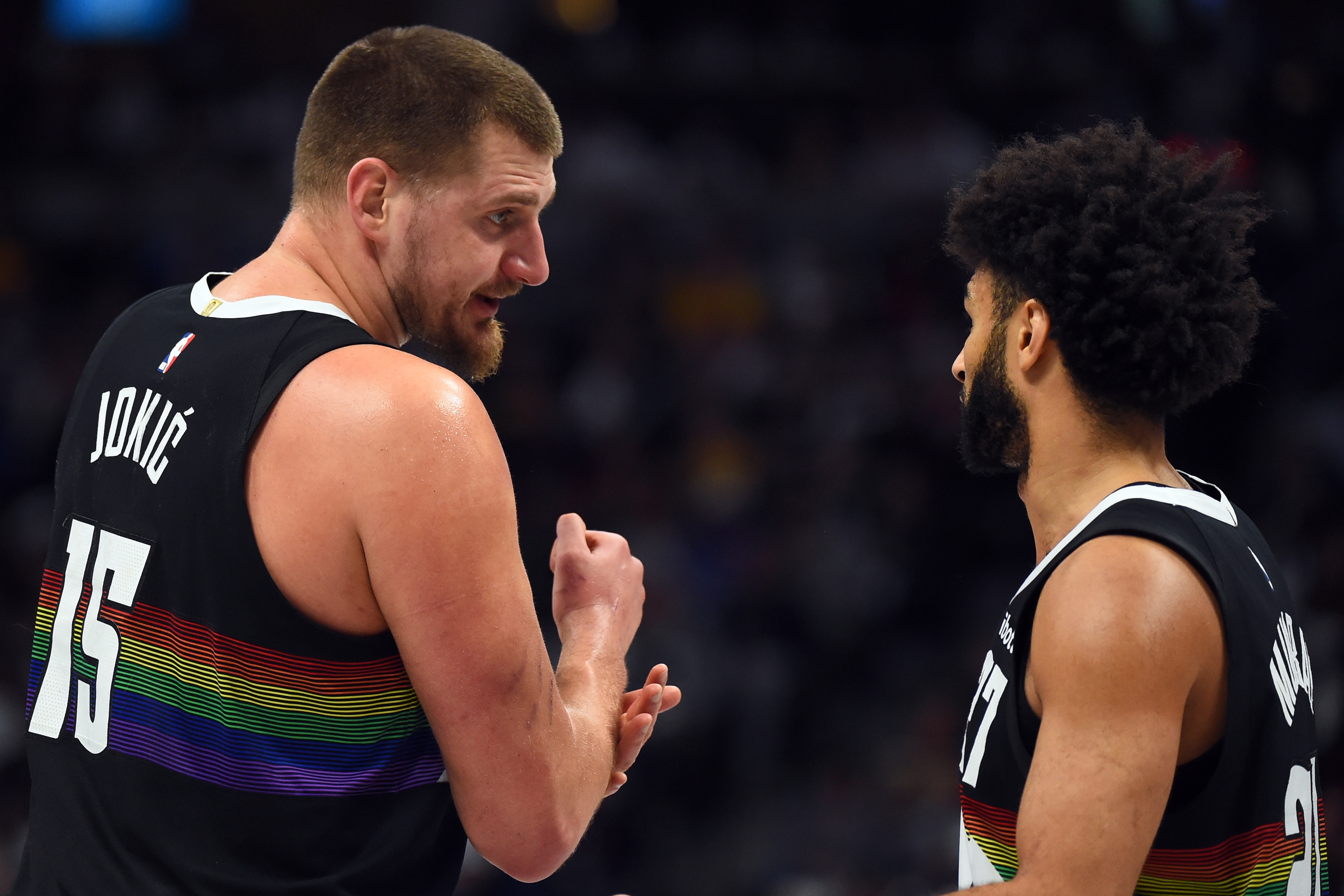 约基奇准三双穆雷53分 掘金险胜独行侠夺冠概率跌至8%