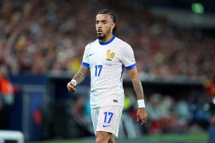 法国2-1巴西 古斯托首发右路 拉克鲁瓦首秀