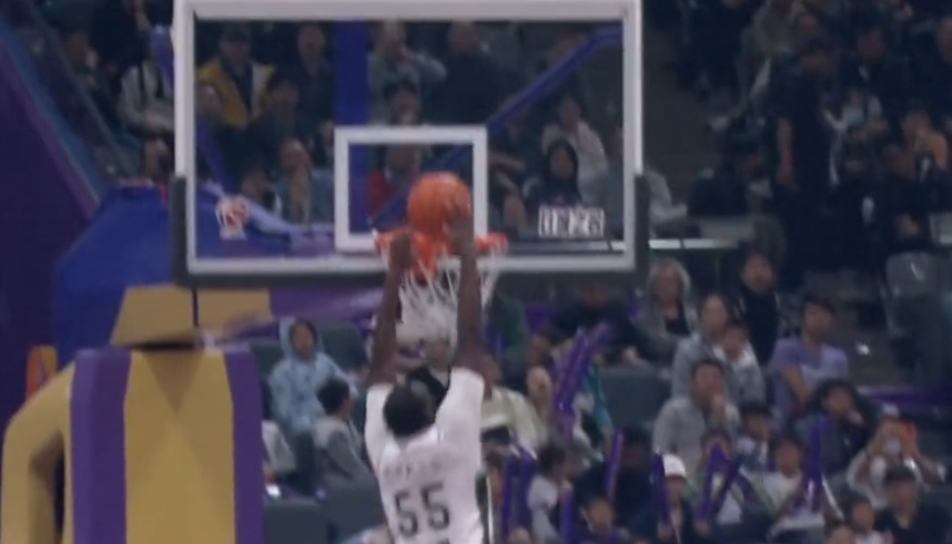 马温扣篮无效引争议 国际篮联规则详解进球定义