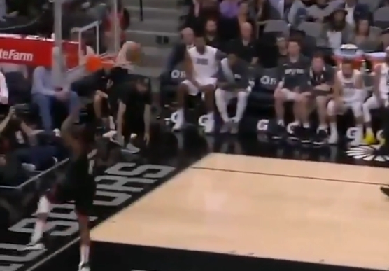 马温扣篮无效引争议 国际篮联规则详解进球定义