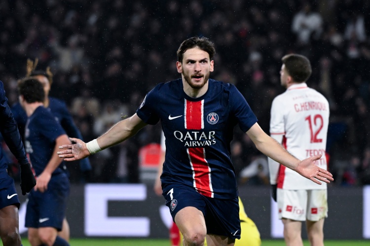 罗马诺确认巴黎无意出售克瓦拉茨赫利亚 球员专注现东家