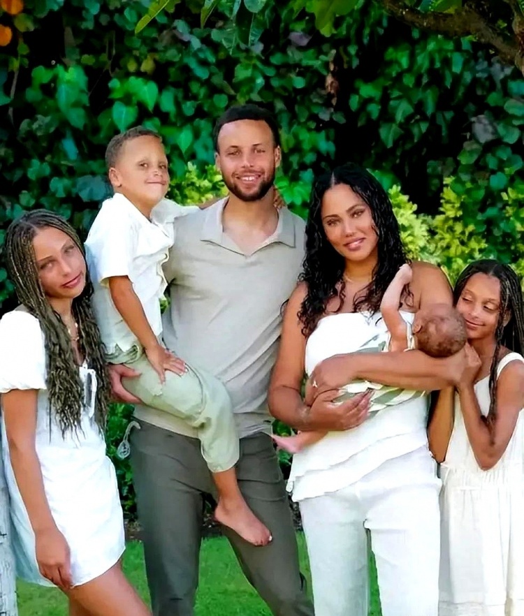 库里休赛期生育规划 三子女预产期均避开赛季 库里休赛期生育规划 三子女预产期均避开赛季