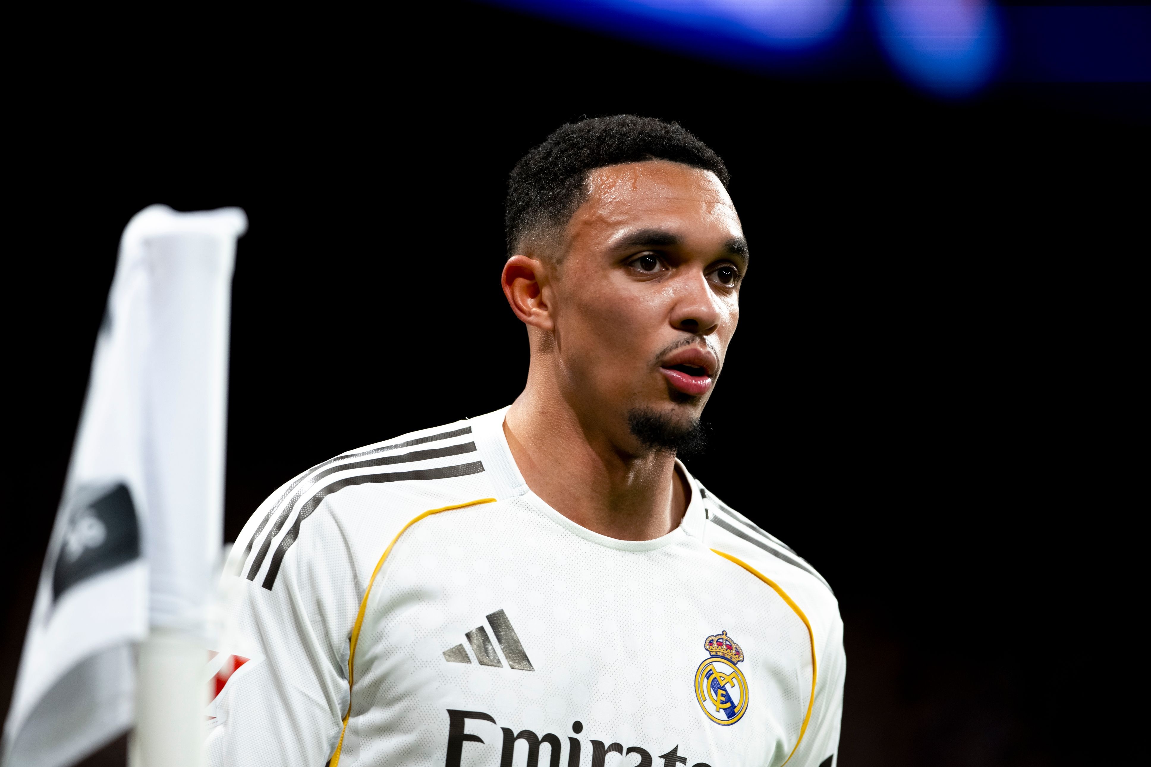 贝克汉姆力挺阿诺德 以卡洛斯为例驳斥防守质疑