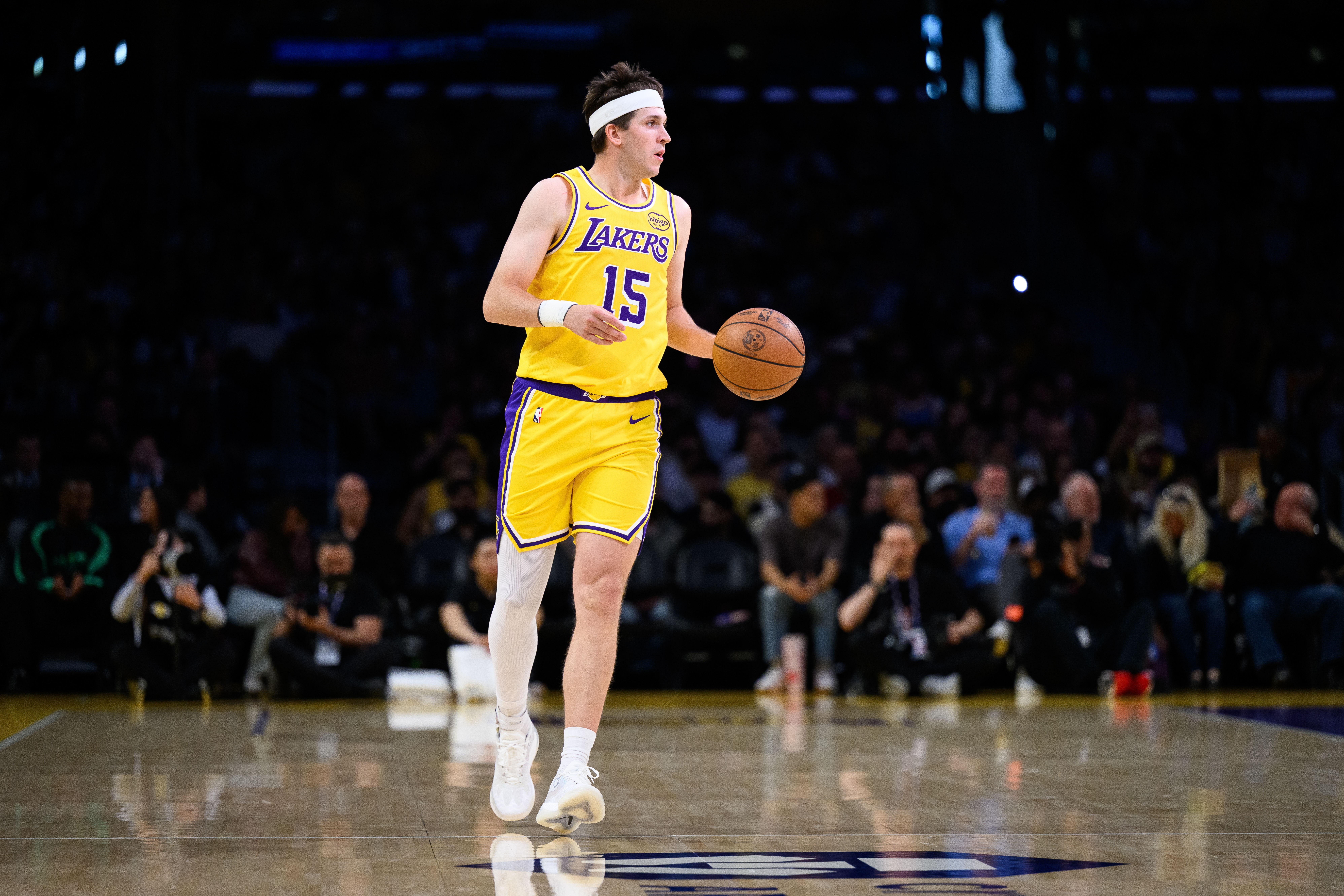 里夫斯末节15分接管比赛 雷迪克盛赞其心理素质 里夫斯末节15分接管比赛 雷迪克盛赞其心理素质