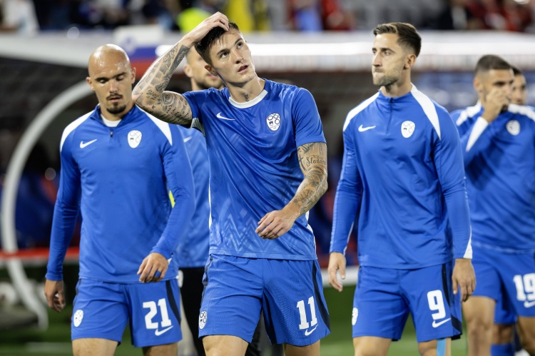 斯洛文尼亚主帅强硬表态 国家队征召舍什科将按规则办事