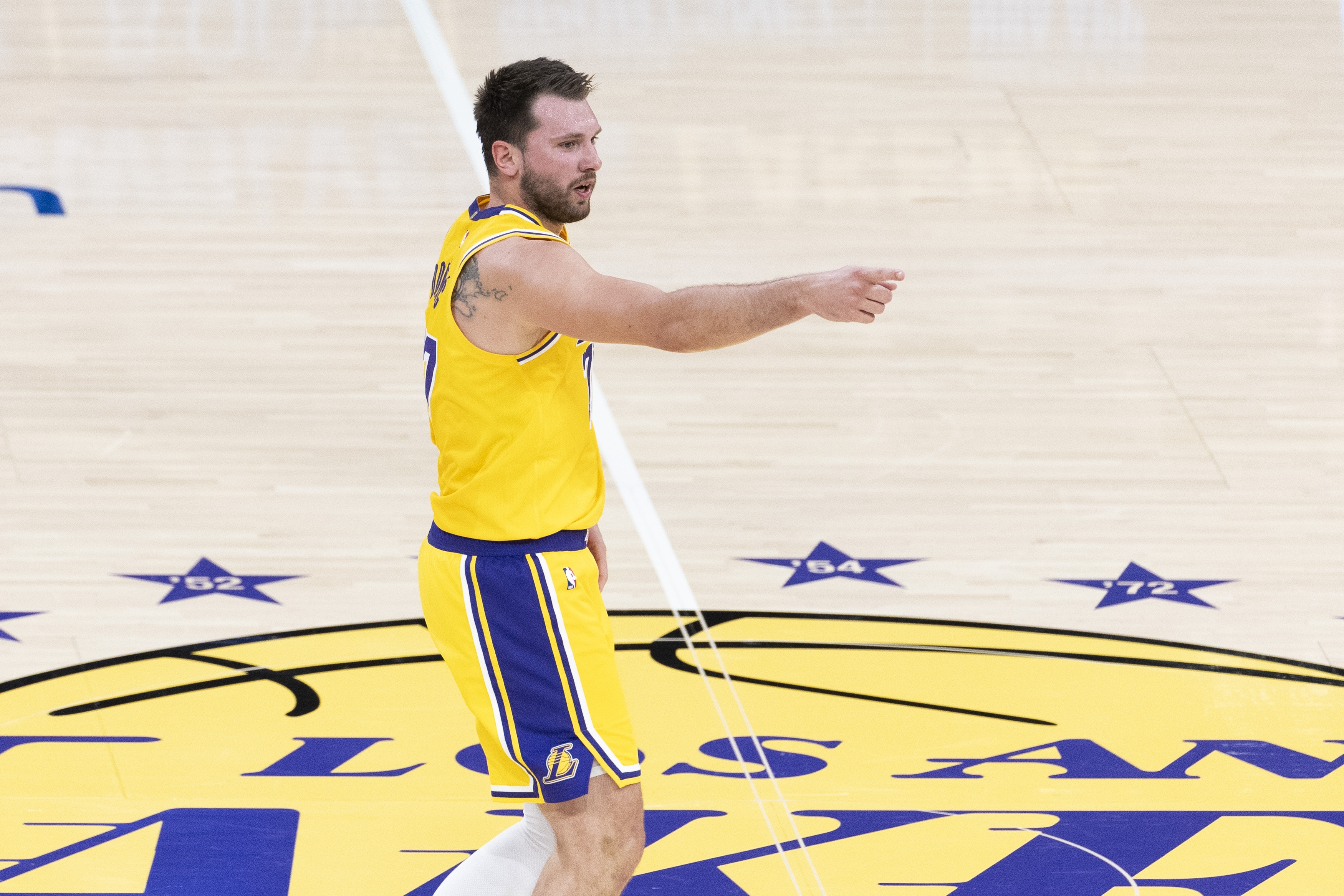 东契奇41分湖人轻取篮网 赛后称专注当下暂不考虑季后赛 东契奇41分湖人轻取篮网 赛后称专注当下暂不考虑季后赛