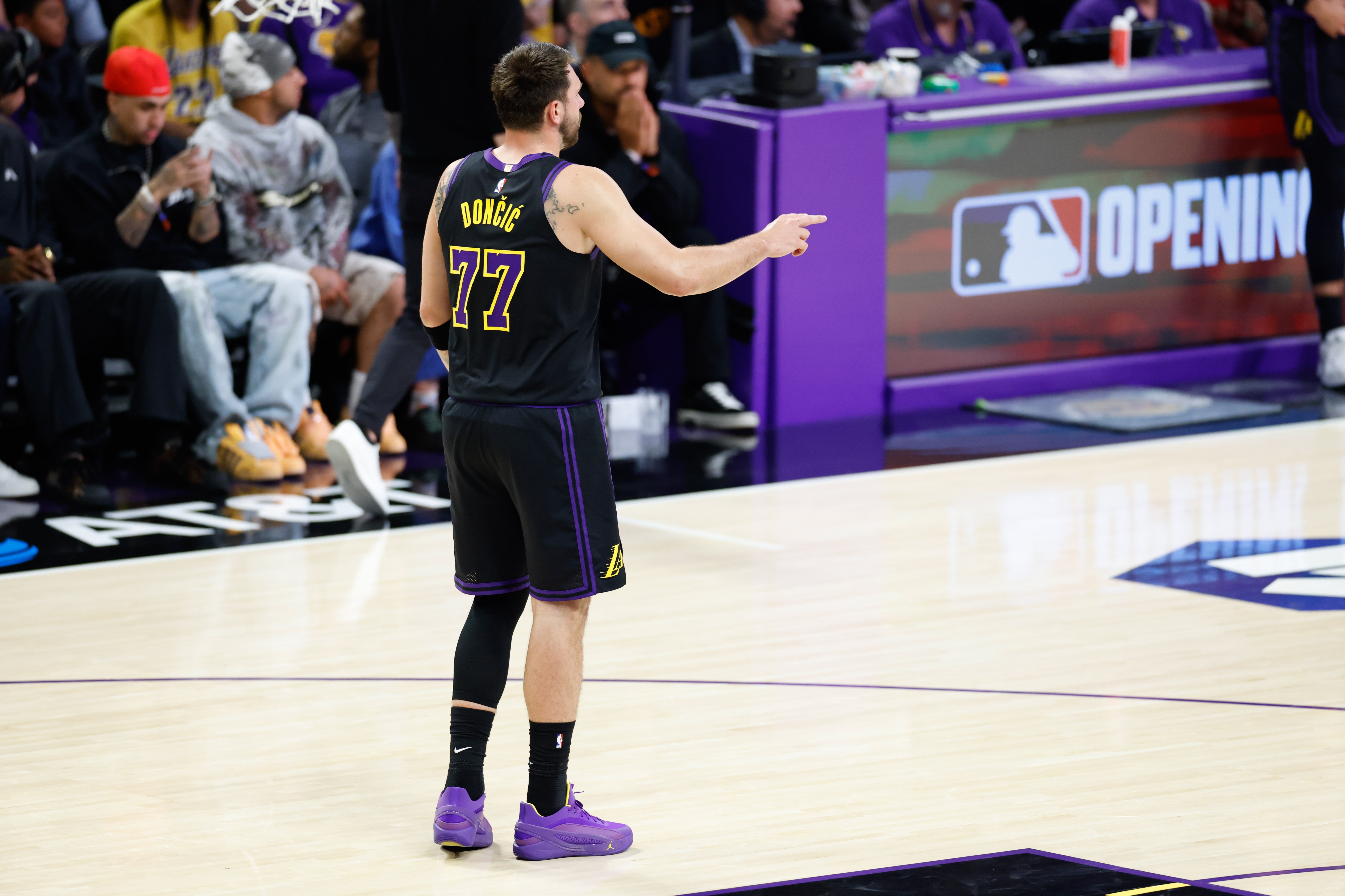 东契奇再砍41分赛后直言按自己方式打球 突破为主三分看手感 东契奇再砍41分赛后直言按自己方式打球 突破为主三分看手感