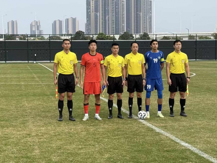 U19国青热身赛1-1乌兹别克斯坦 杨明锐点射扳平
