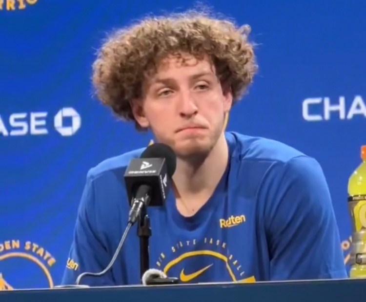 波杰姆斯基回应争议言论 承认措辞不当专注赛场 波杰姆斯基回应争议言论 承认措辞不当专注赛场