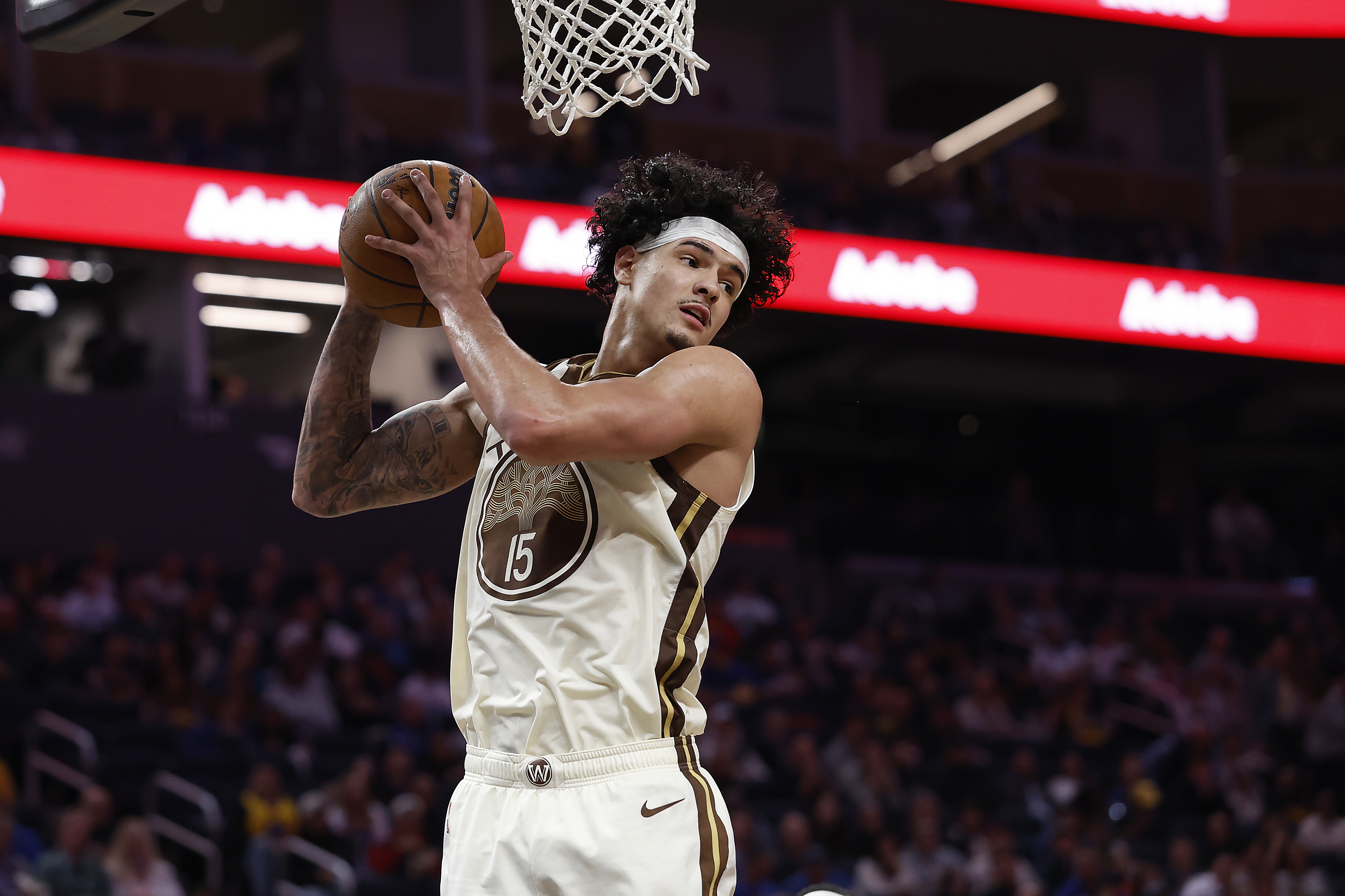 桑托斯近七战场均17分命中率超五成 库明加同期仅7.7分效率低迷