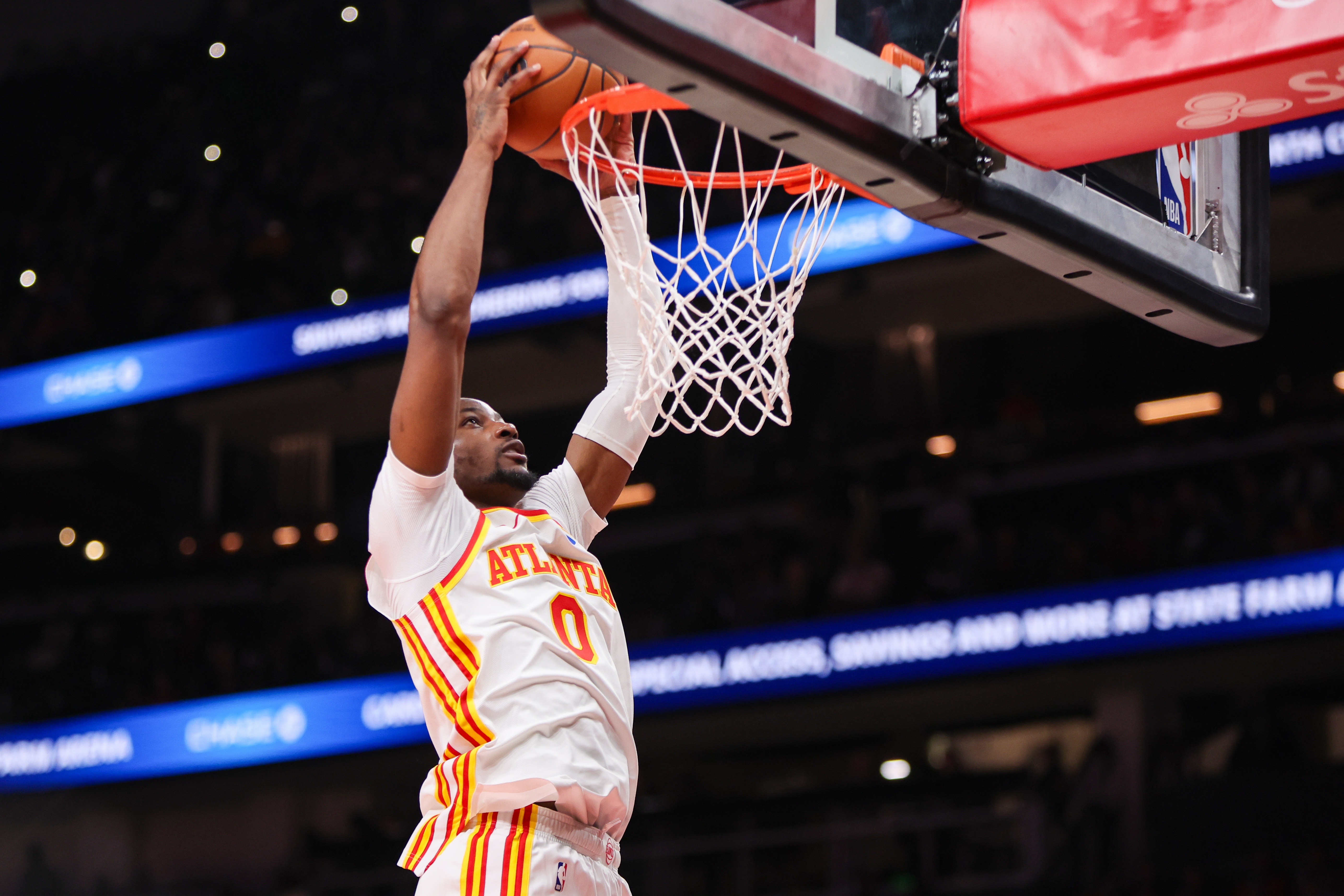 桑托斯近七战场均17分命中率超五成 库明加同期仅7.7分效率低迷