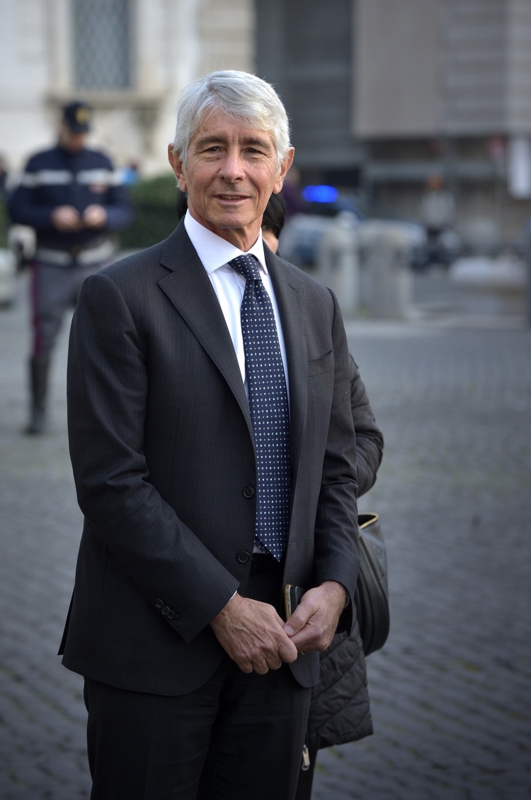 体育部长阿博迪回应争议庆祝 力挺加图索与蓝衣军团新生代 体育部长阿博迪回应争议庆祝 力挺加图索与蓝衣军团新生代