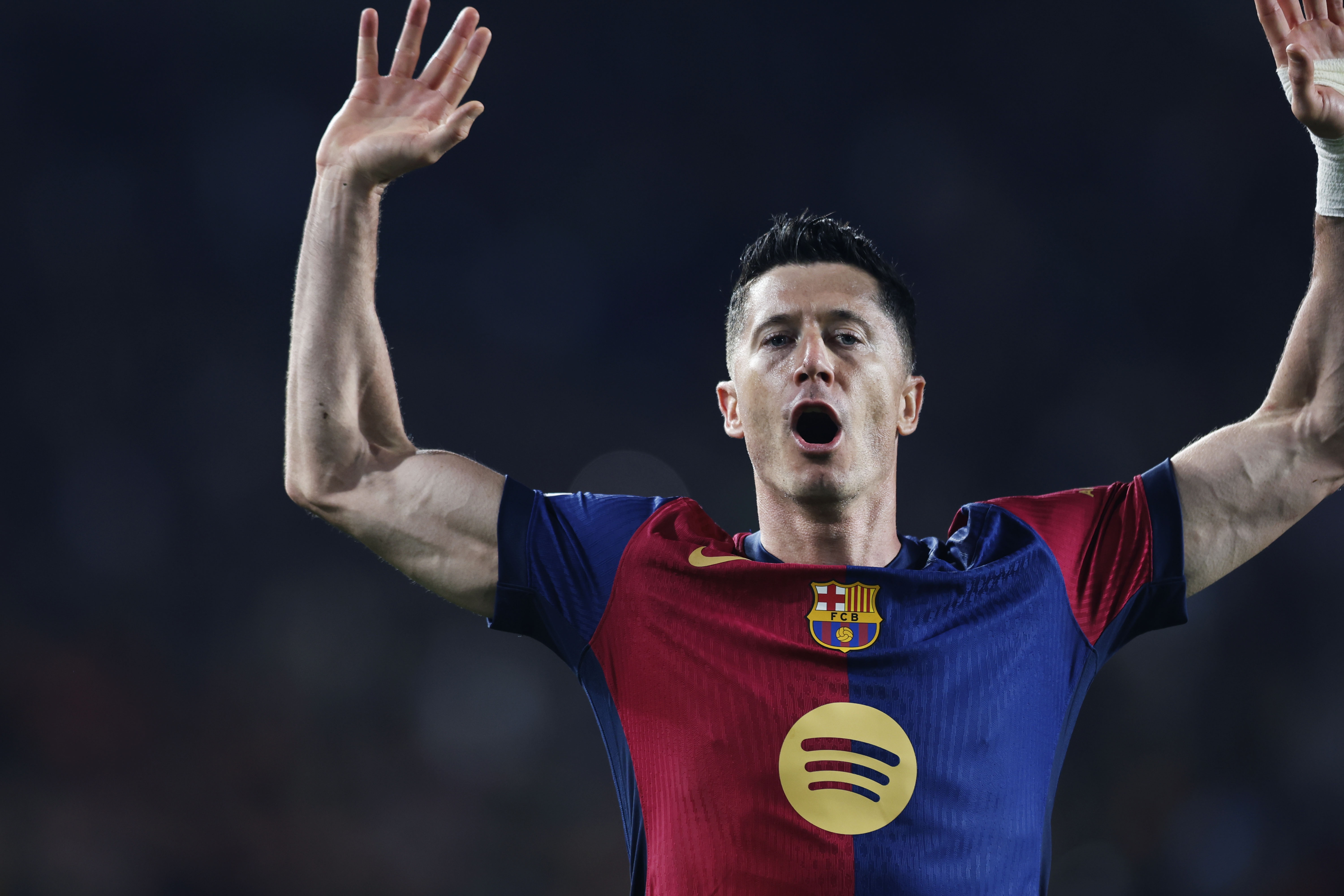 巴萨向莱万开出一年降薪续约合同 要求5月初前答复