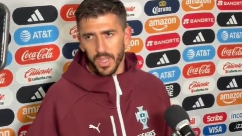 保利尼奥·费尔南德斯主场受礼 赛后为墨西哥安全正名 保利尼奥·费尔南德斯主场受礼 赛后为墨西哥安全正名