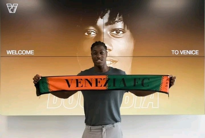 意甲三强罗马米兰双雄紧盯威尼斯中场姆比亚