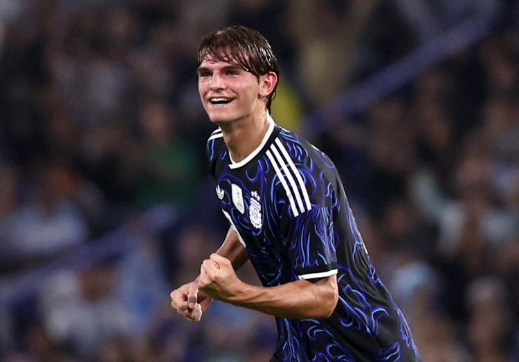 尼科·帕斯国家队首球 任意球破门致敬梅西 尼科·帕斯国家队首球 任意球破门致敬梅西