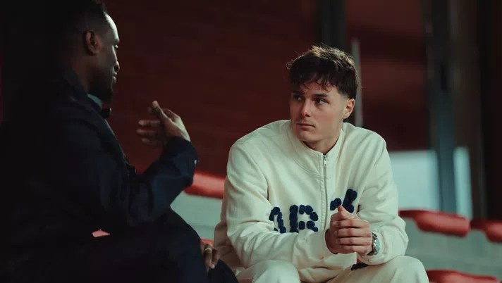 范赫斯登专访：15岁赴国米学防守 退役是解脱