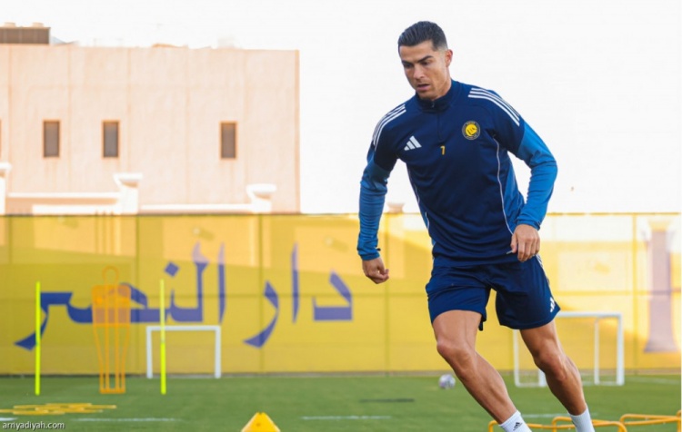 C罗马内周日恢复合练 利雅得胜利冲刺阶段迎回双核 C罗马内周日恢复合练 利雅得胜利冲刺阶段迎回双核