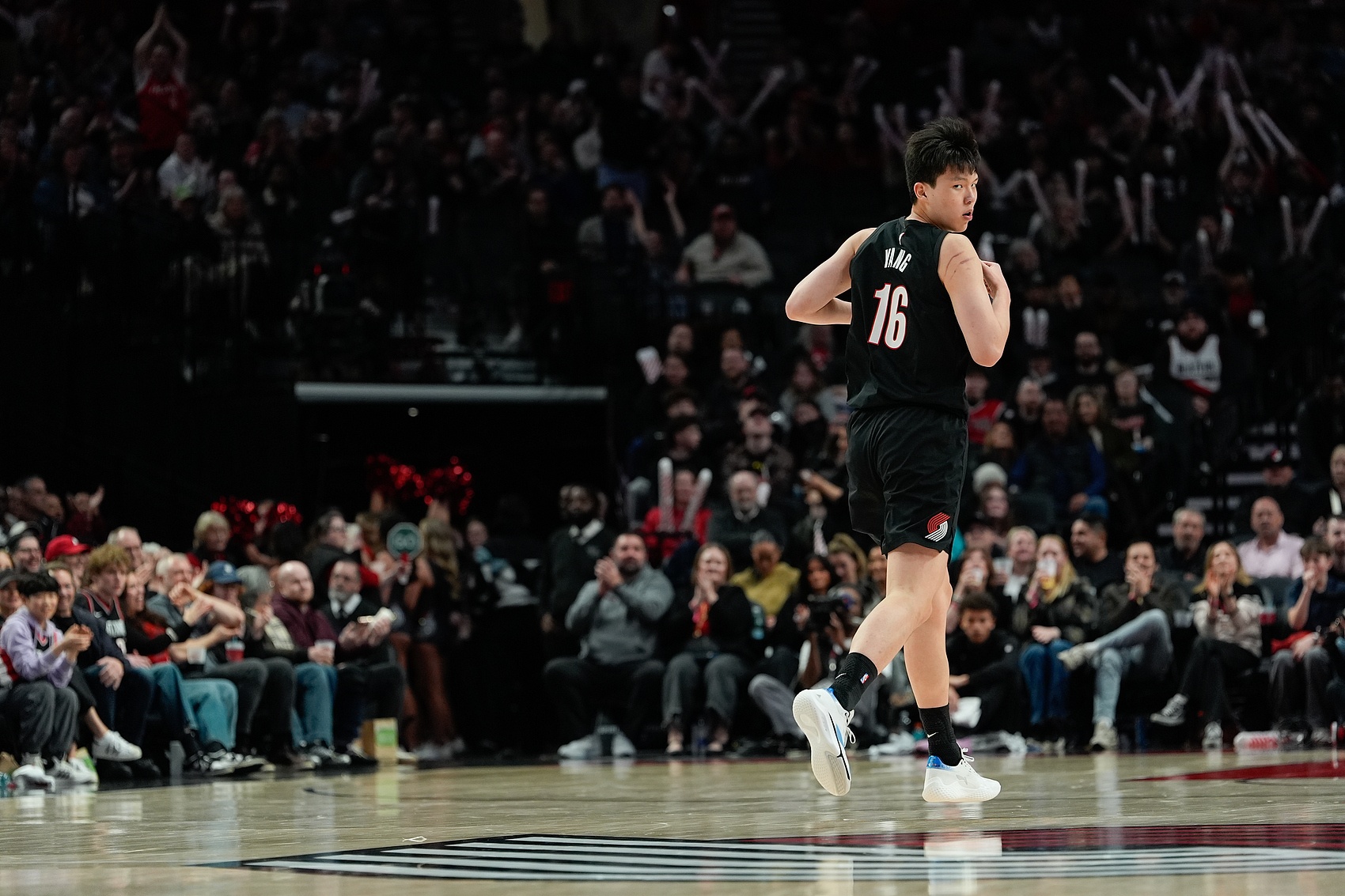 夏季联赛观察：杨瀚森首秀6分4板1帽 克尼佩尔13分但三分失准