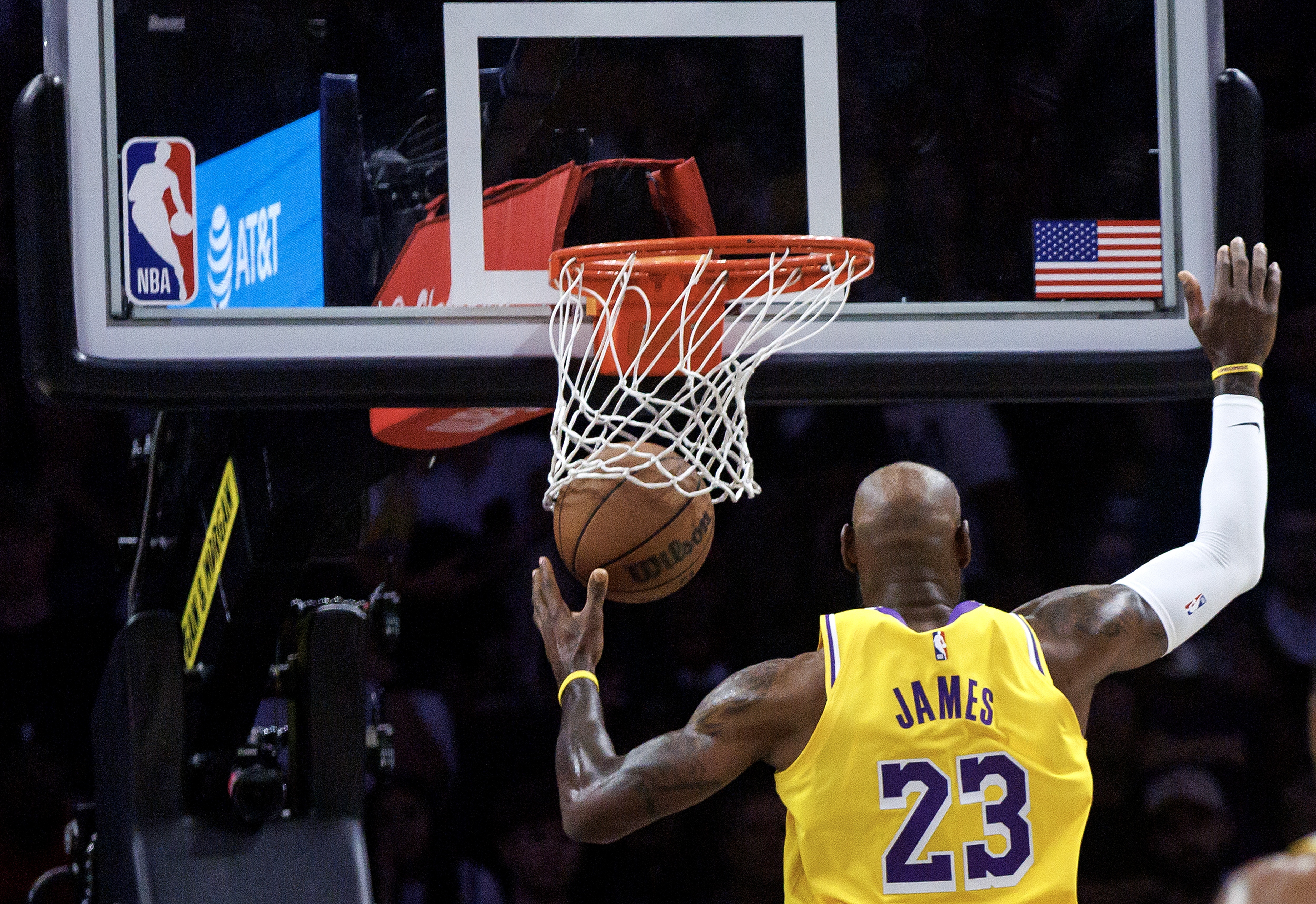 詹姆斯三双湖人轻取奇才 强调以强势姿态完成常规赛 詹姆斯三双湖人轻取奇才 强调以强势姿态完成常规赛