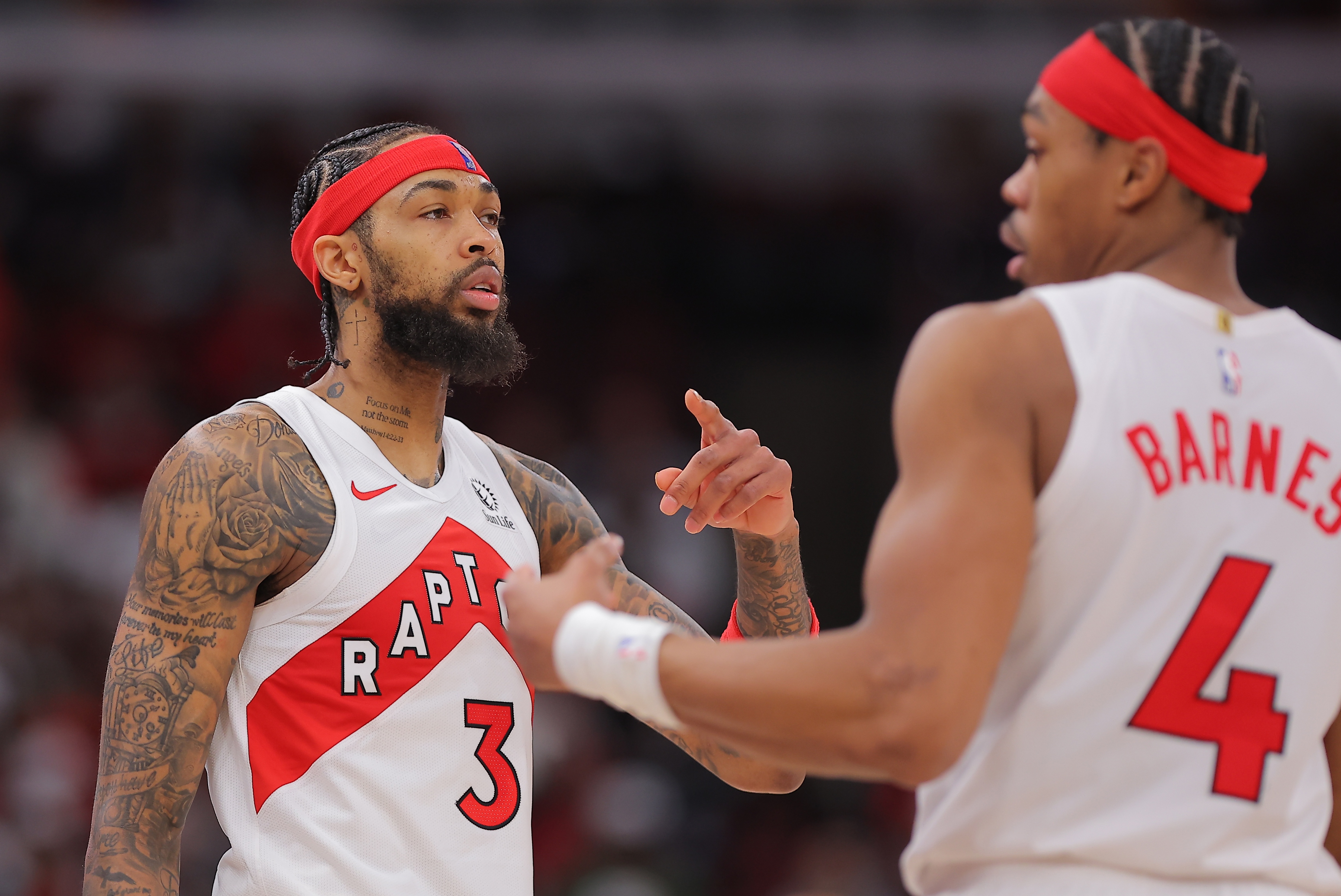 太阳客场力克魔术 布克36分引领多点开花 太阳客场力克魔术 布克36分引领多点开花