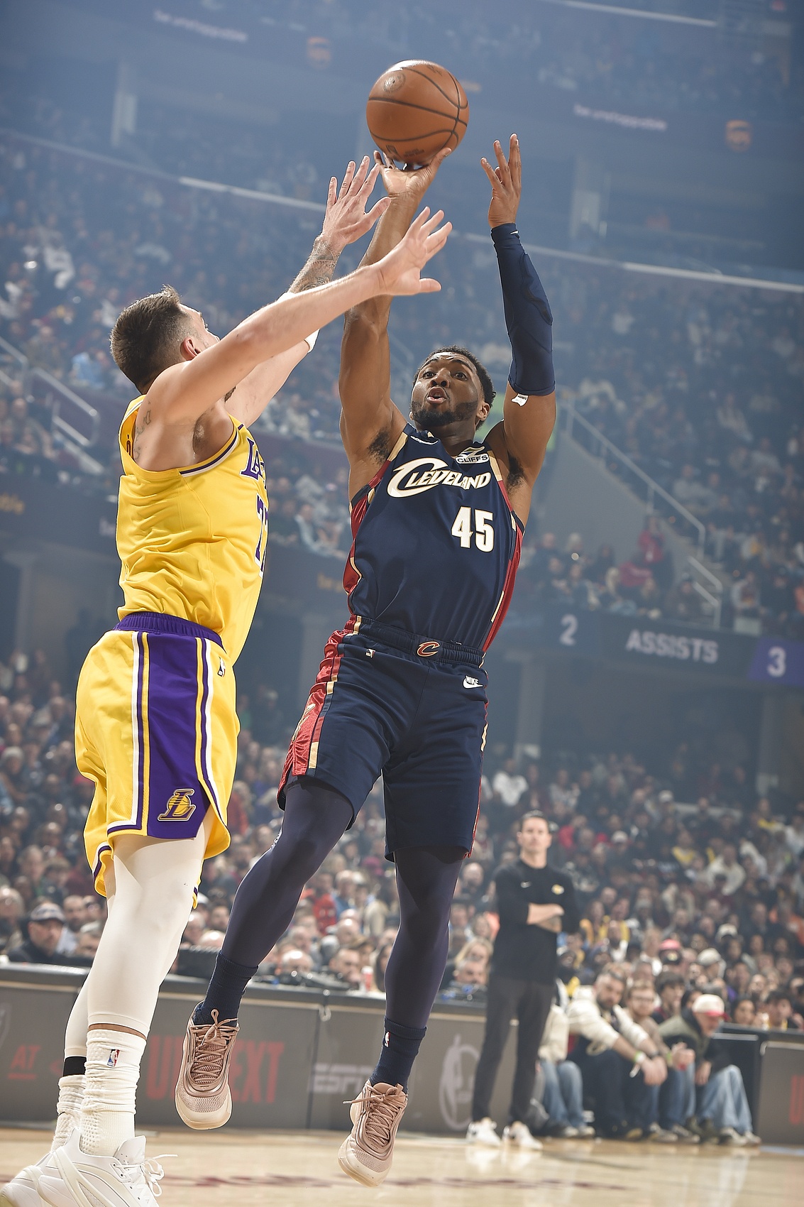 太阳客场力克魔术 布克36分引领多点开花 太阳客场力克魔术 布克36分引领多点开花