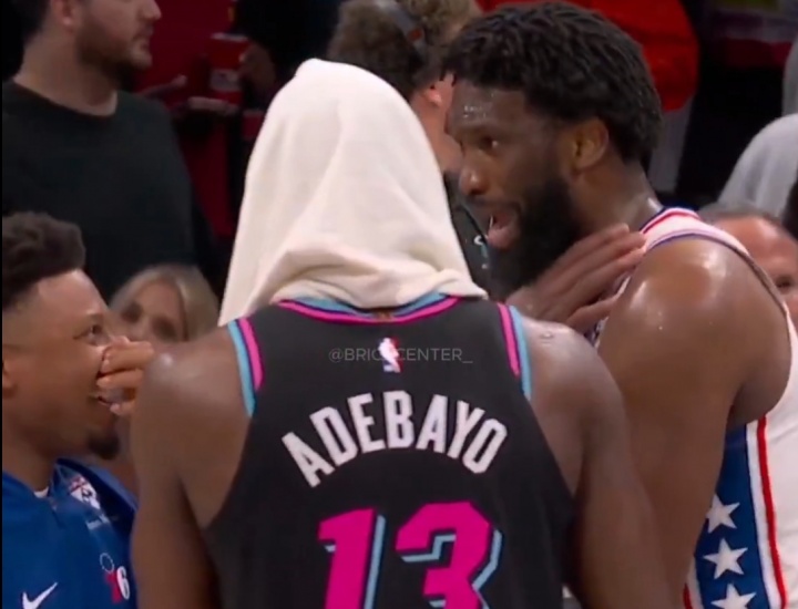 恩比德锁喉阿德巴约引争议 赛后两人复盘动作裁判定性普通犯规 恩比德锁喉阿德巴约引争议 赛后两人复盘动作裁判定性普通犯规