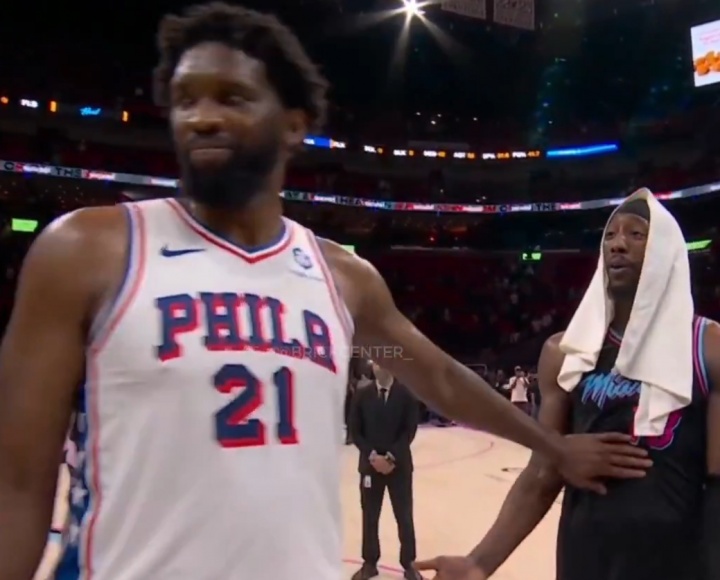 恩比德锁喉阿德巴约引争议 赛后两人复盘动作裁判定性普通犯规 恩比德锁喉阿德巴约引争议 赛后两人复盘动作裁判定性普通犯规