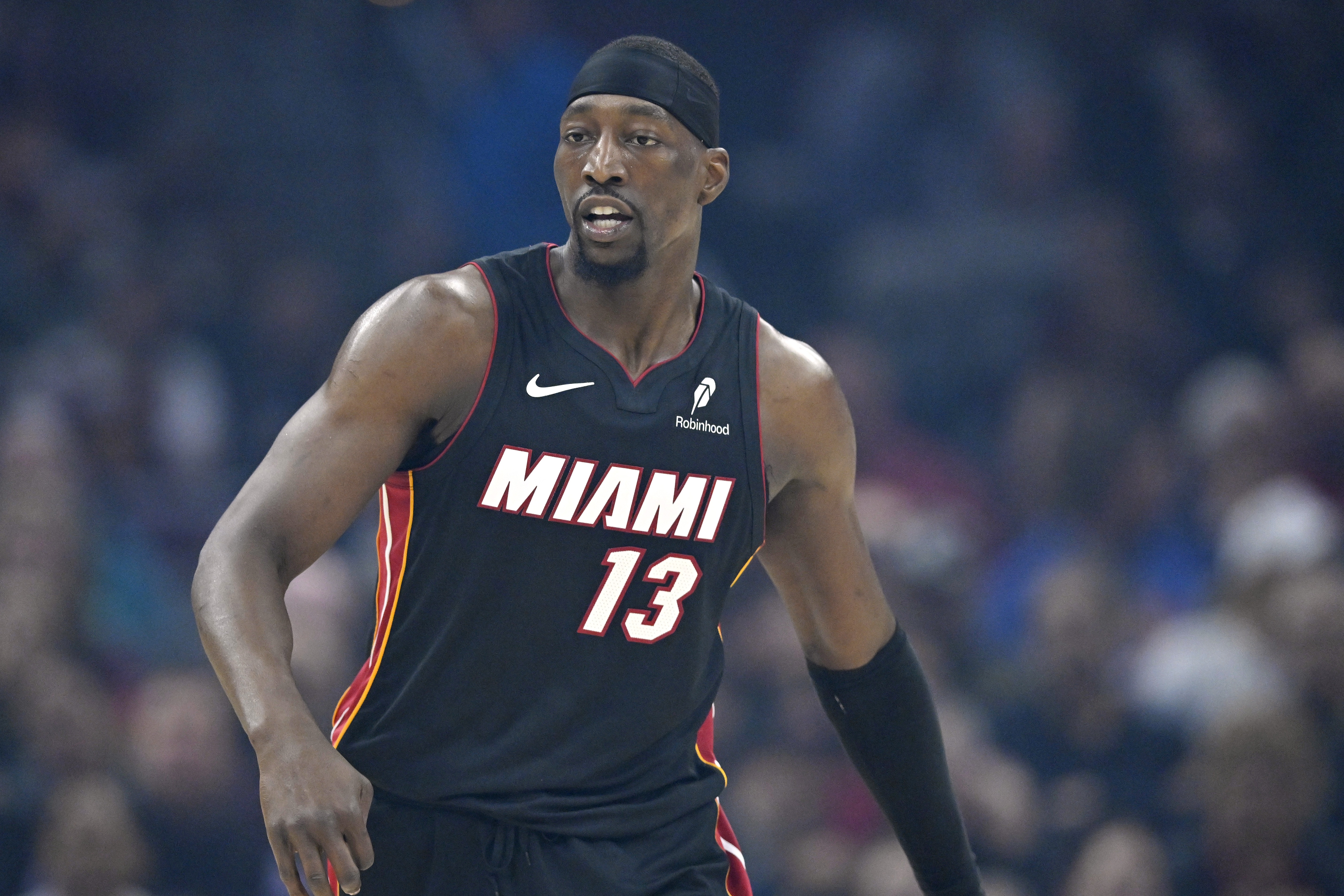 阿德巴约距队史篮板王仅差95个 拒让队友让板称不道德