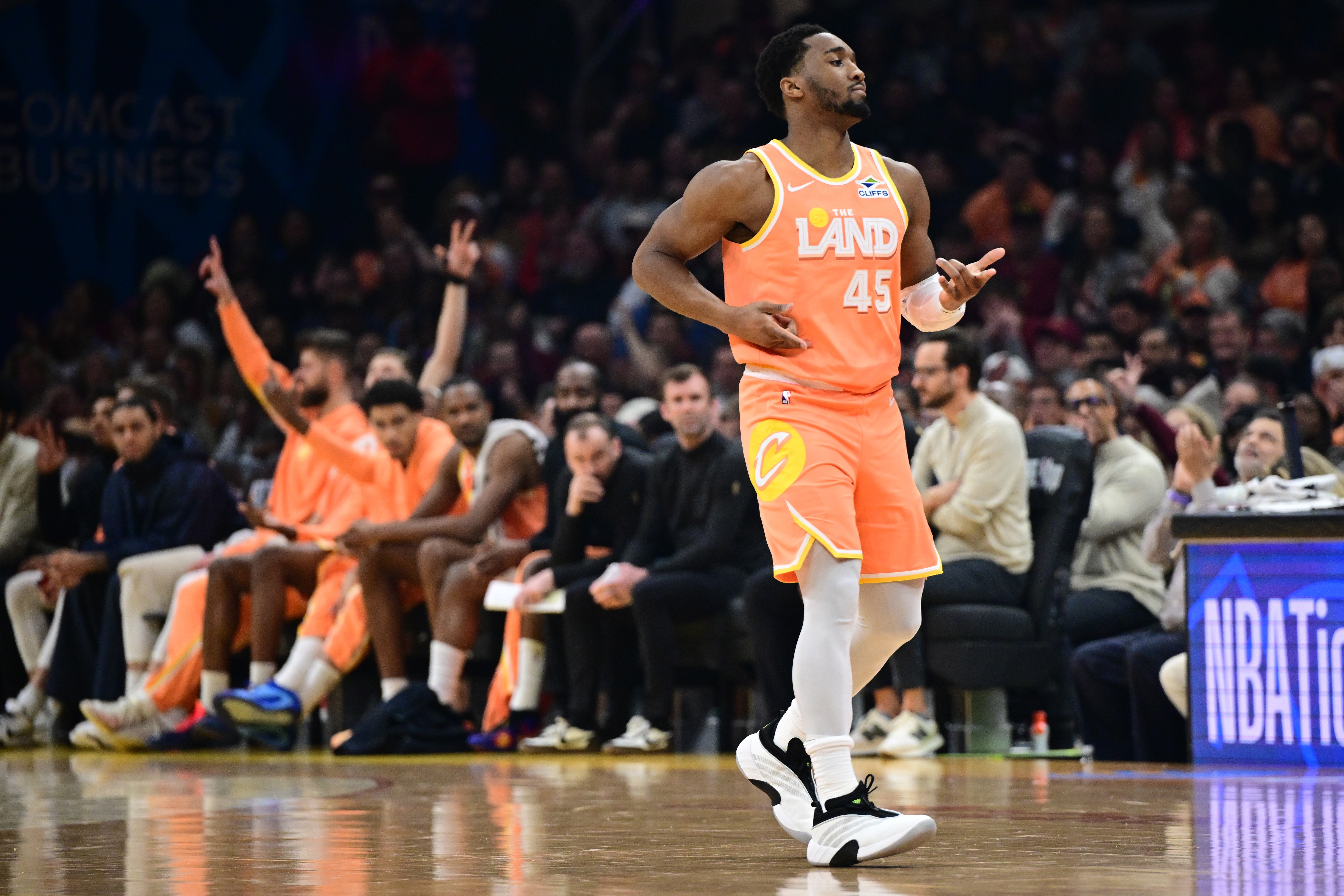 米切尔第三节高效13分 骑士三节领先爵士5分