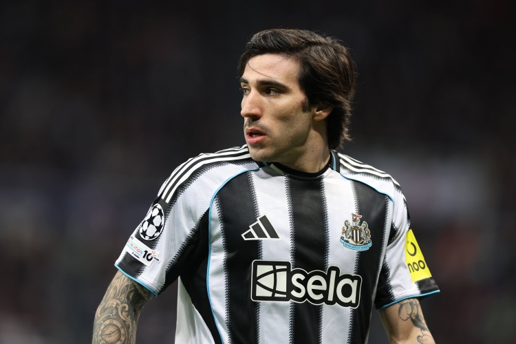 罗马诺确认三豪门接触托纳利 曼联二月三月已行动 罗马诺确认三豪门接触托纳利 曼联二月三月已行动