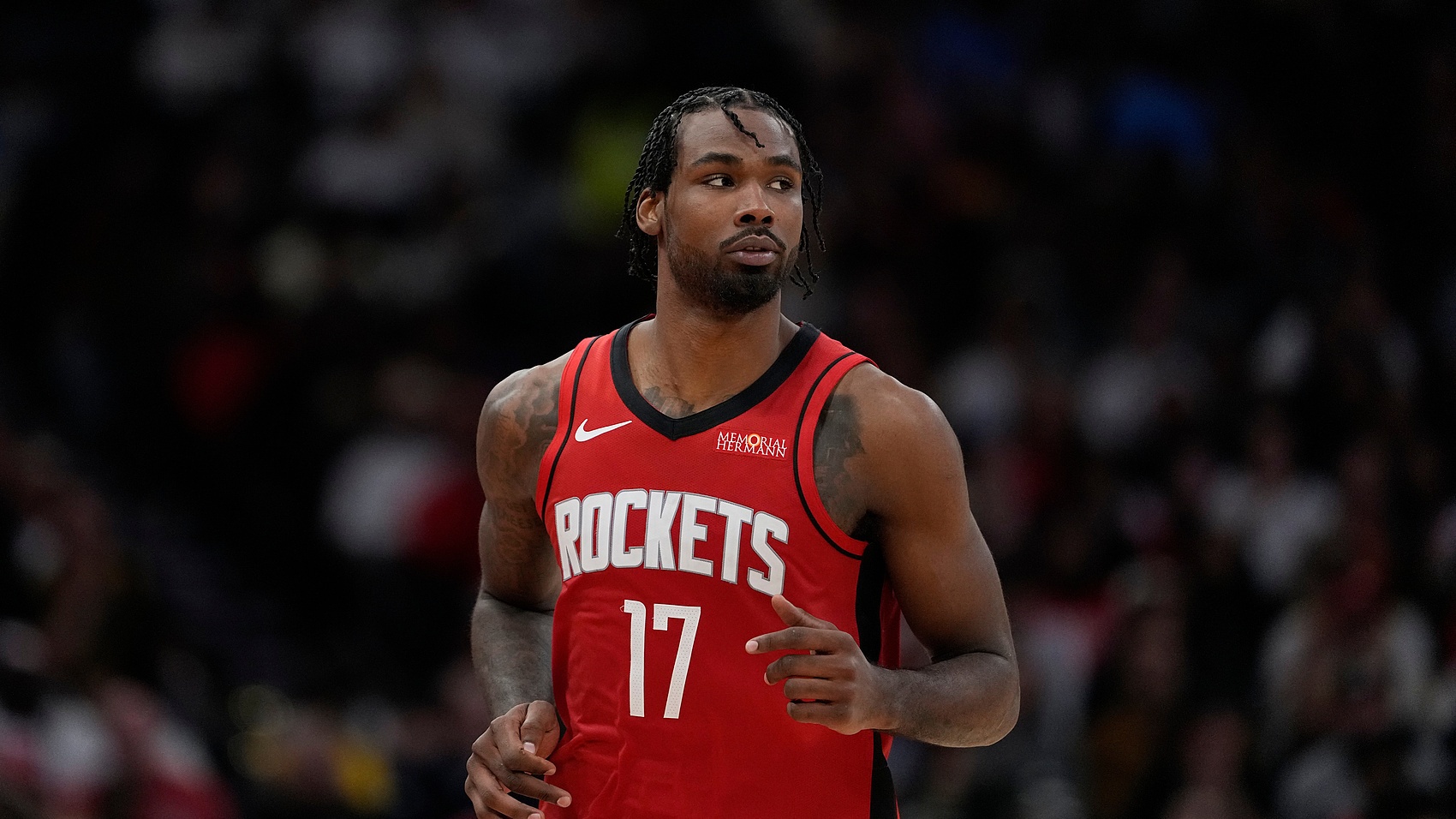 伊森顶替谢泼德进入首发 火记称纯属对位考量