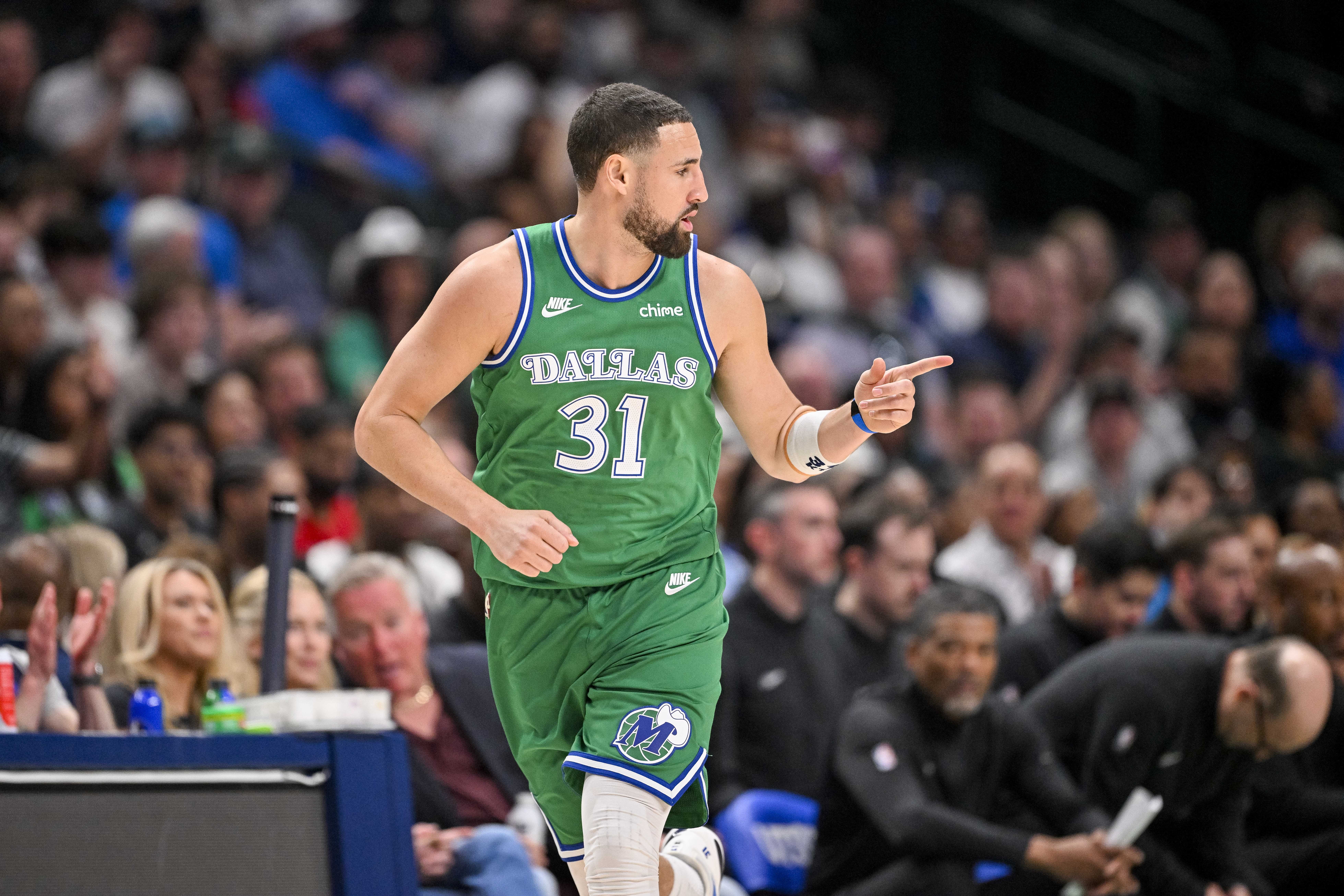 独行侠客战雄鹿伤病潮 克莱轮休华盛顿马丁等五人缺阵