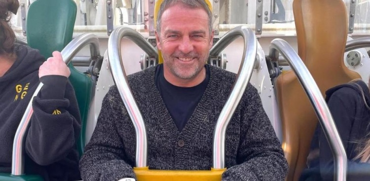 弗里克国家队比赛日登第比达博山 体验百年跳楼机