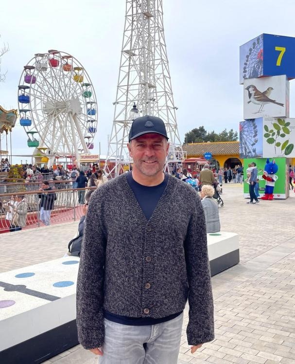 弗里克国家队比赛日登第比达博山 体验百年跳楼机