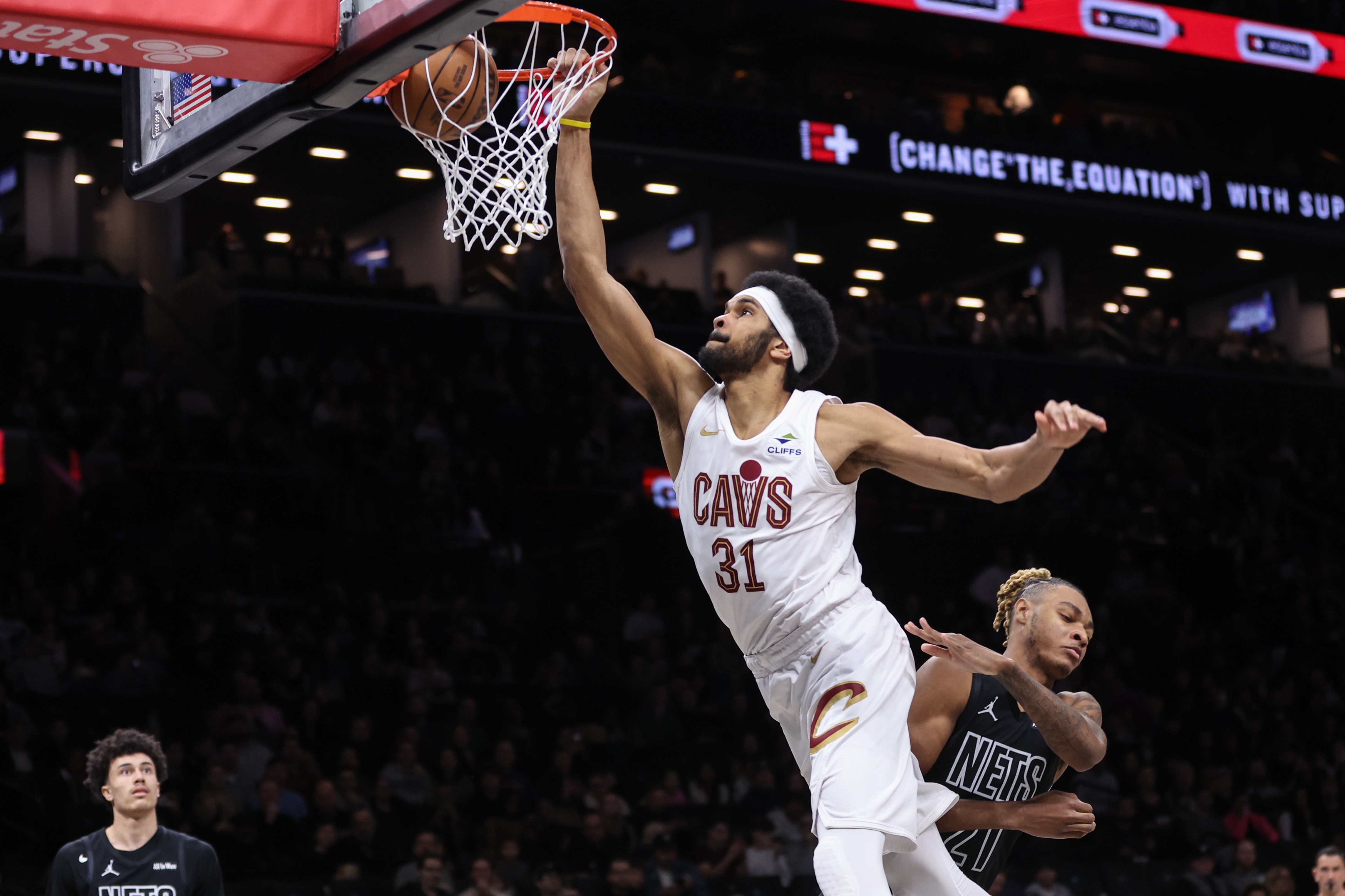 阿伦膝伤未愈自承落地仍痛 肌腱炎困扰骑士内线