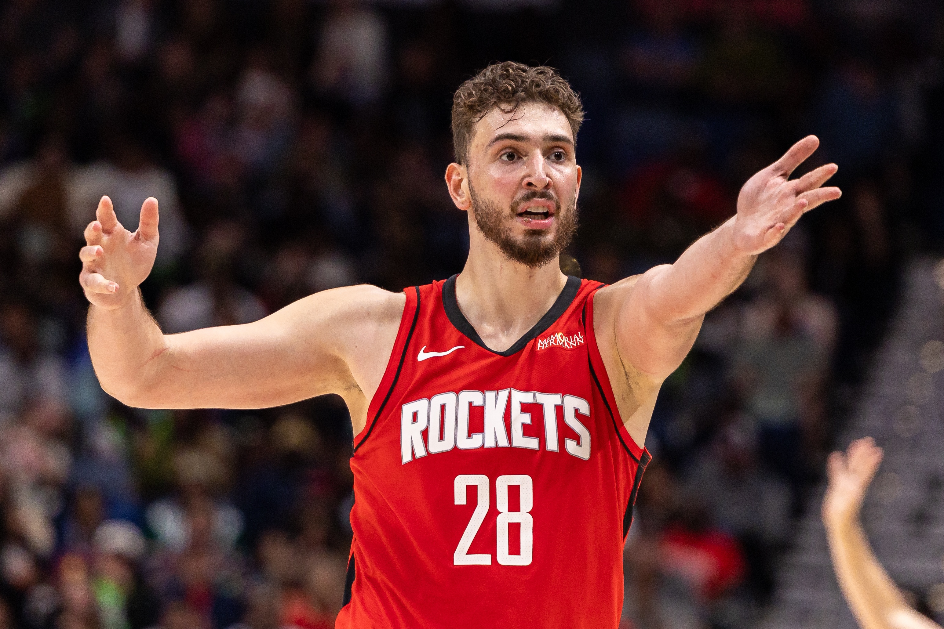 申京腰部受撞伤情无碍 高效25分助火箭力克雄鹿