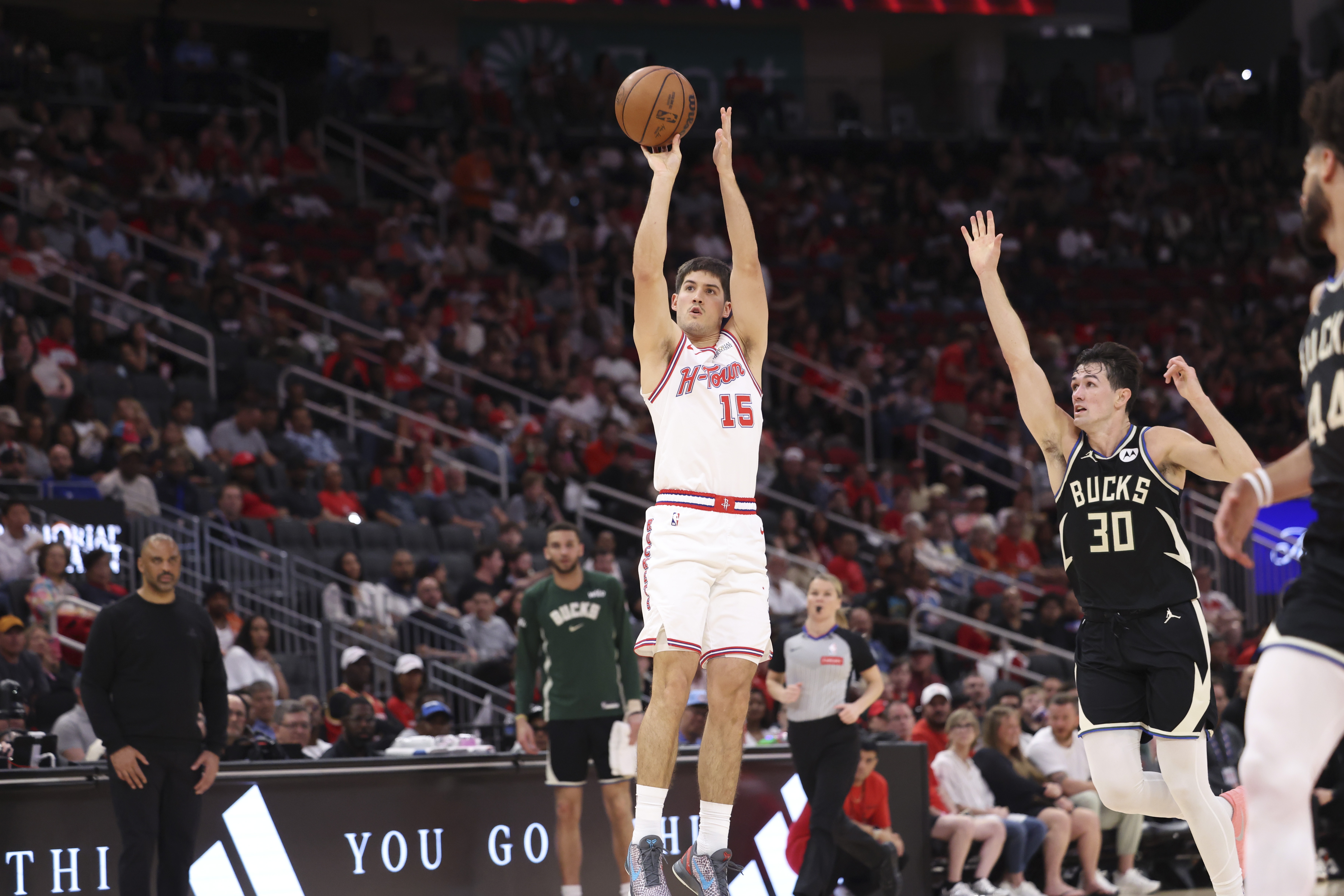 谢泼德单场9记三分创火箭赛季纪录 主场双杀雄鹿