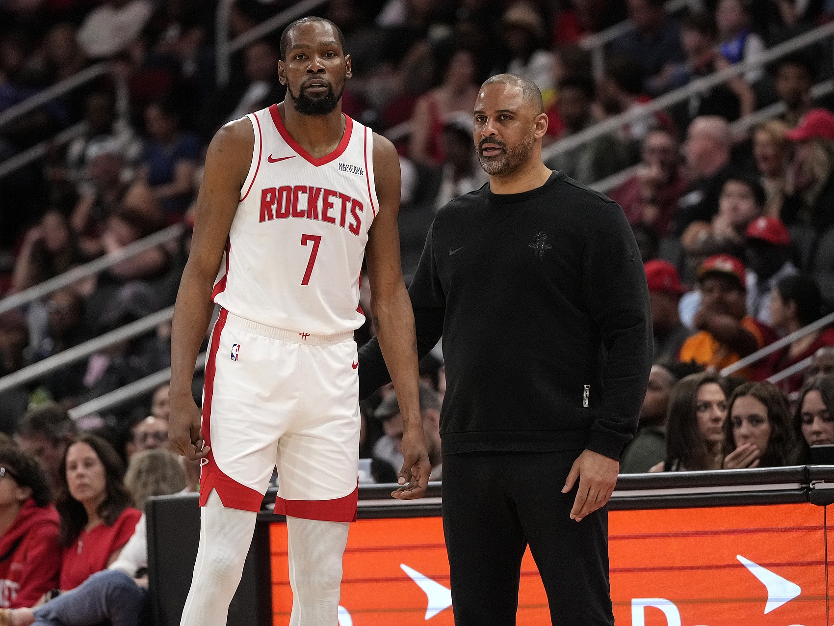 乌度卡拆解破包夹核心 控制失误与信任队友为关键