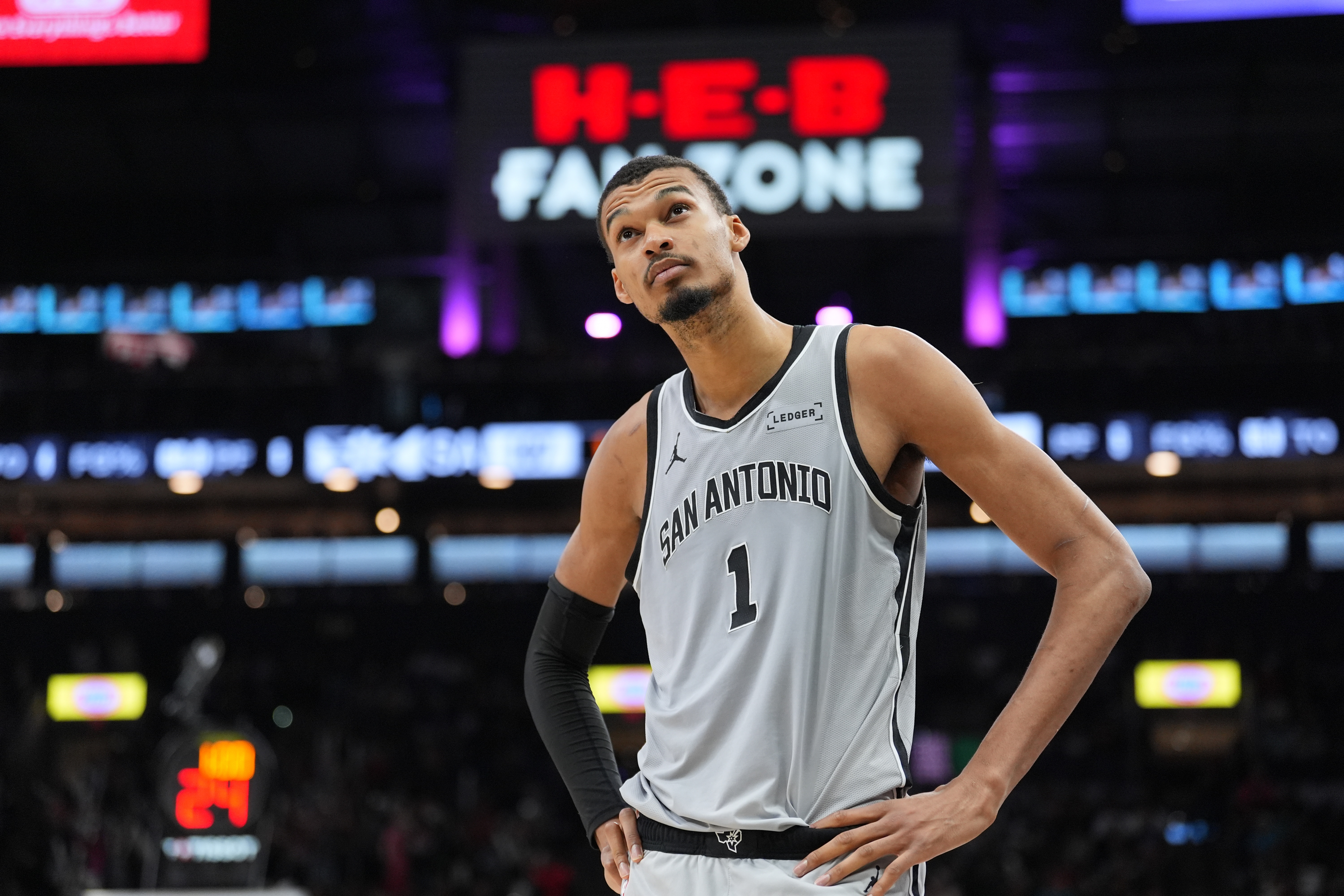 文班亚马十连胜数据比肩鲨鱼大梦 马刺客场大胜勇士 文班亚马十连胜数据比肩鲨鱼大梦 马刺客场大胜勇士