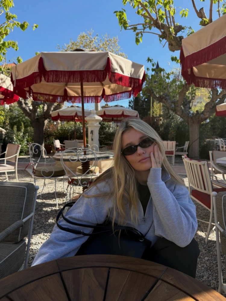 德容恢复单独训练 妻子晒家庭出游照 德容恢复单独训练 妻子晒家庭出游照