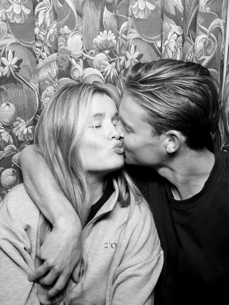 德容恢复单独训练 妻子晒家庭出游照 德容恢复单独训练 妻子晒家庭出游照