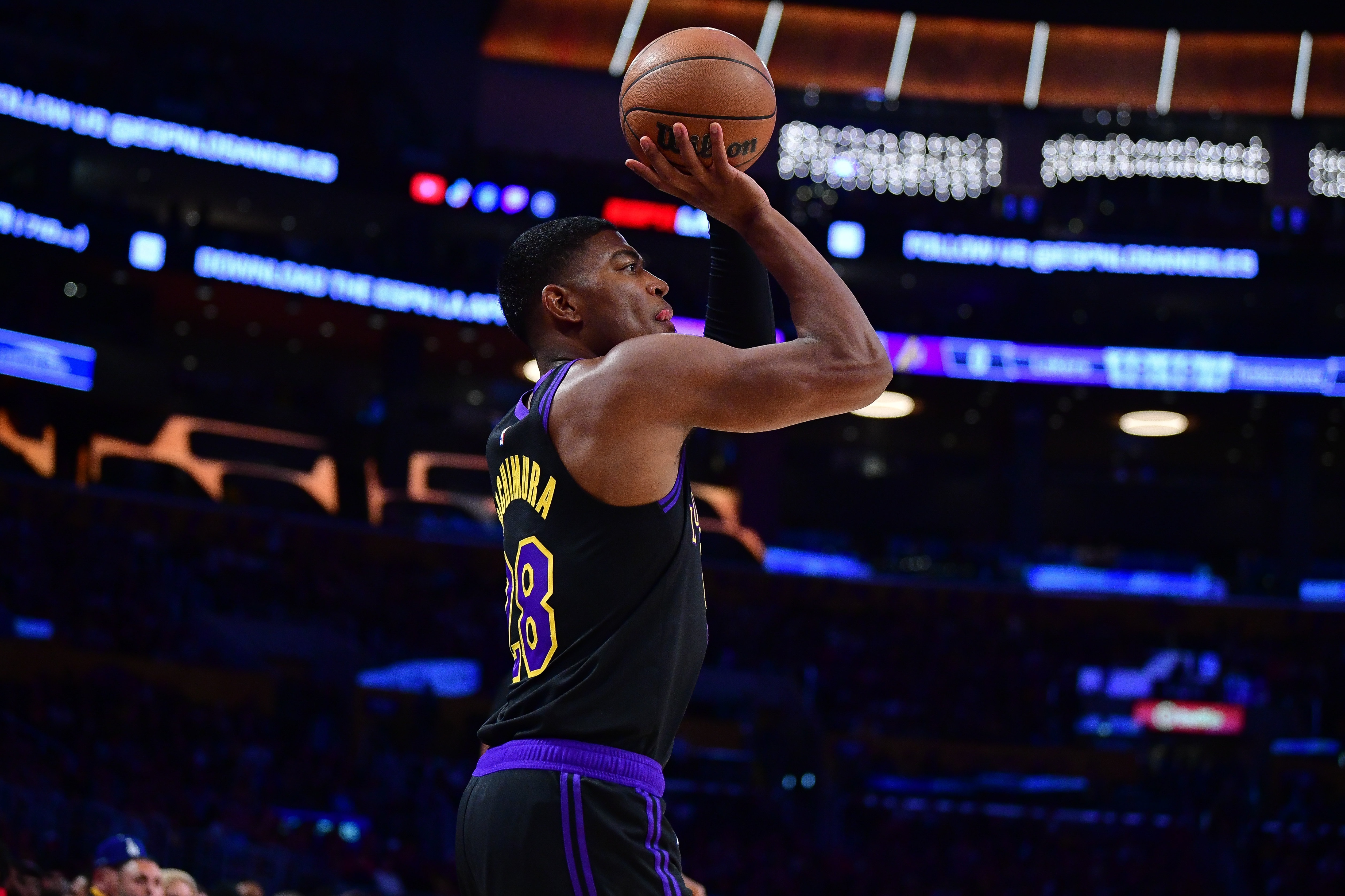 八村塁半场5中1正负值-23 湖人外线失准遭雷霆压制 八村塁半场5中1正负值-23 湖人外线失准遭雷霆压制