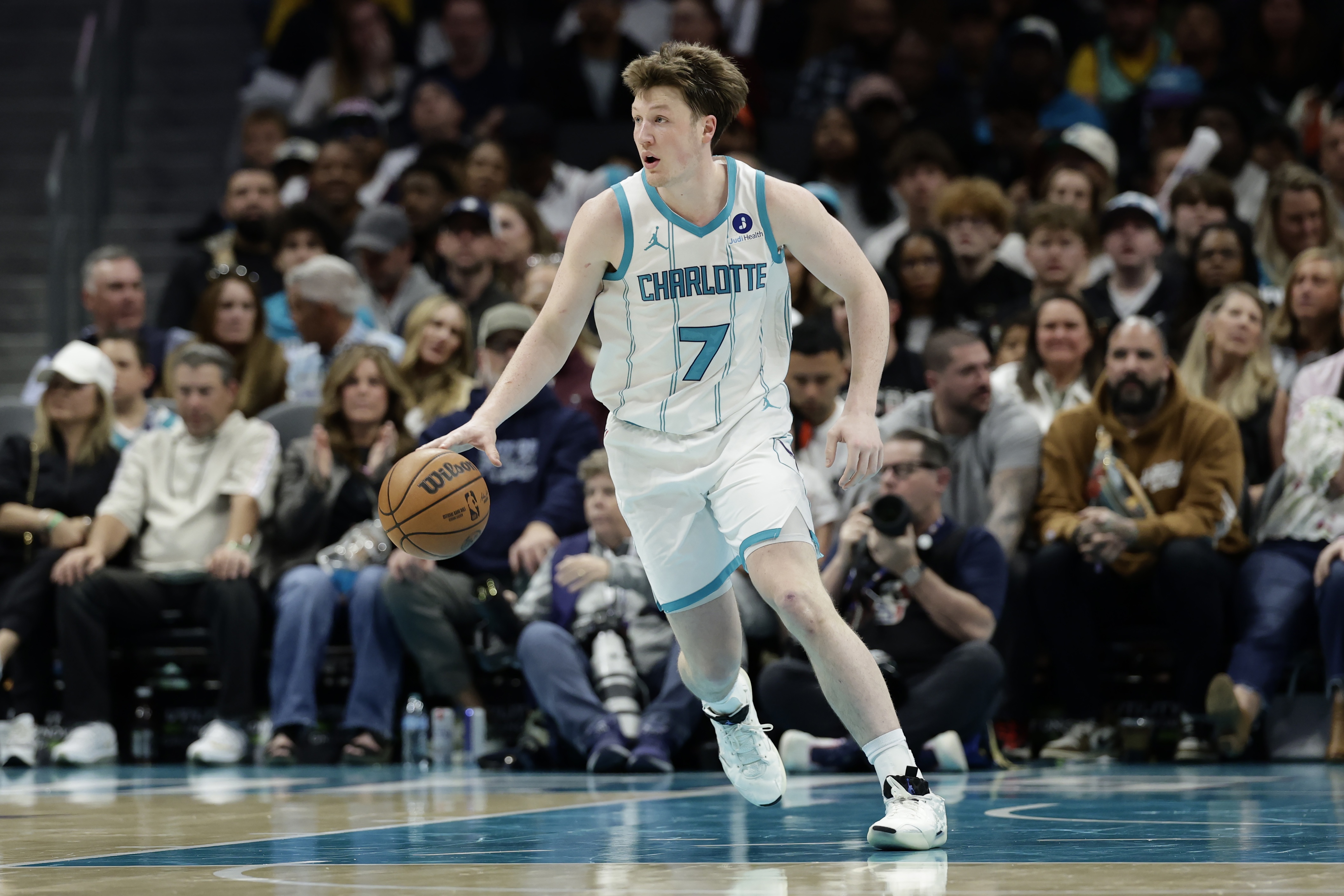 夏季联赛观察:哈珀高效19分 克尼佩尔三分产量领跑