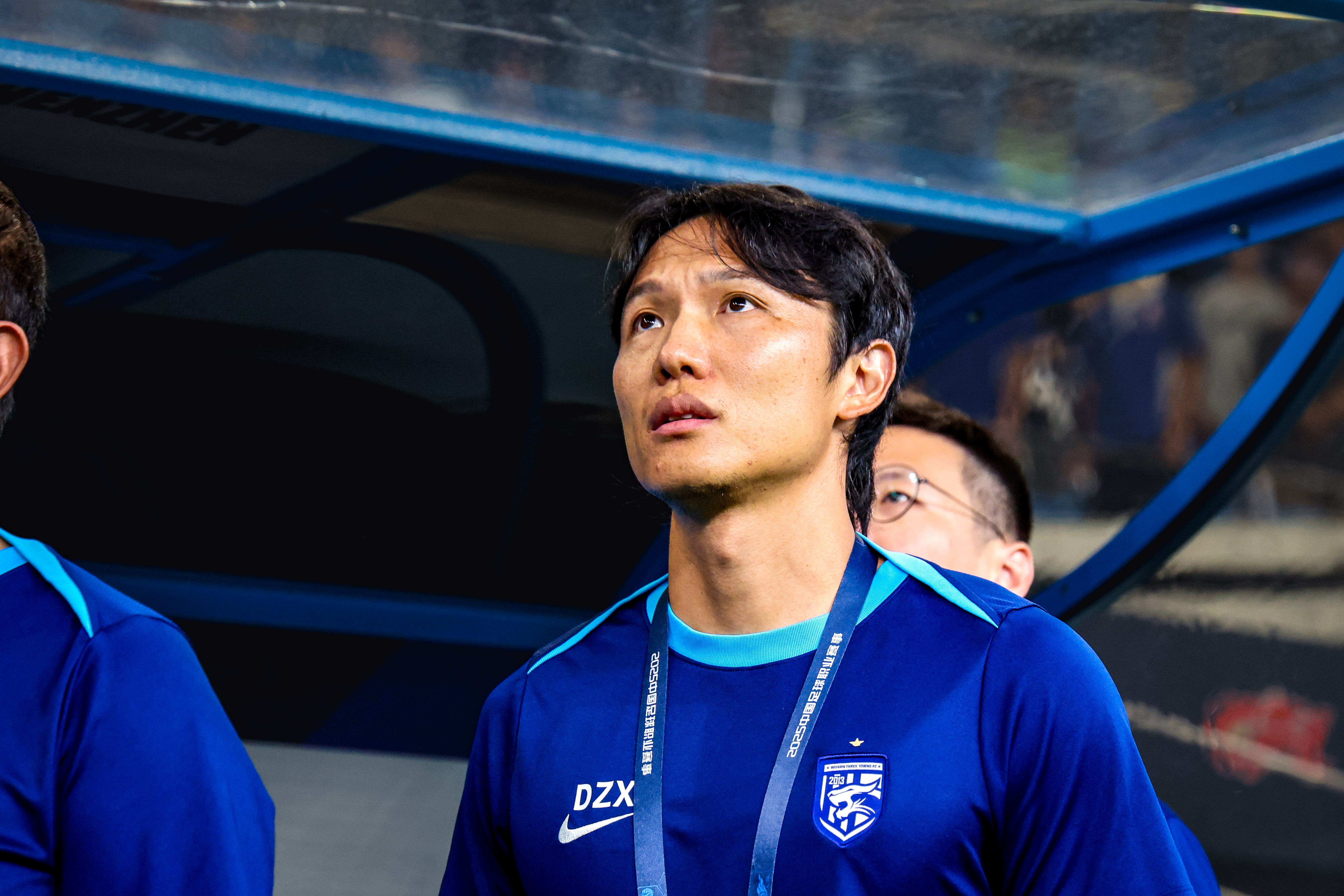 武汉队出征省城市联赛 邓卓翔任队长身披10号 武汉队出征省城市联赛 邓卓翔任队长身披10号