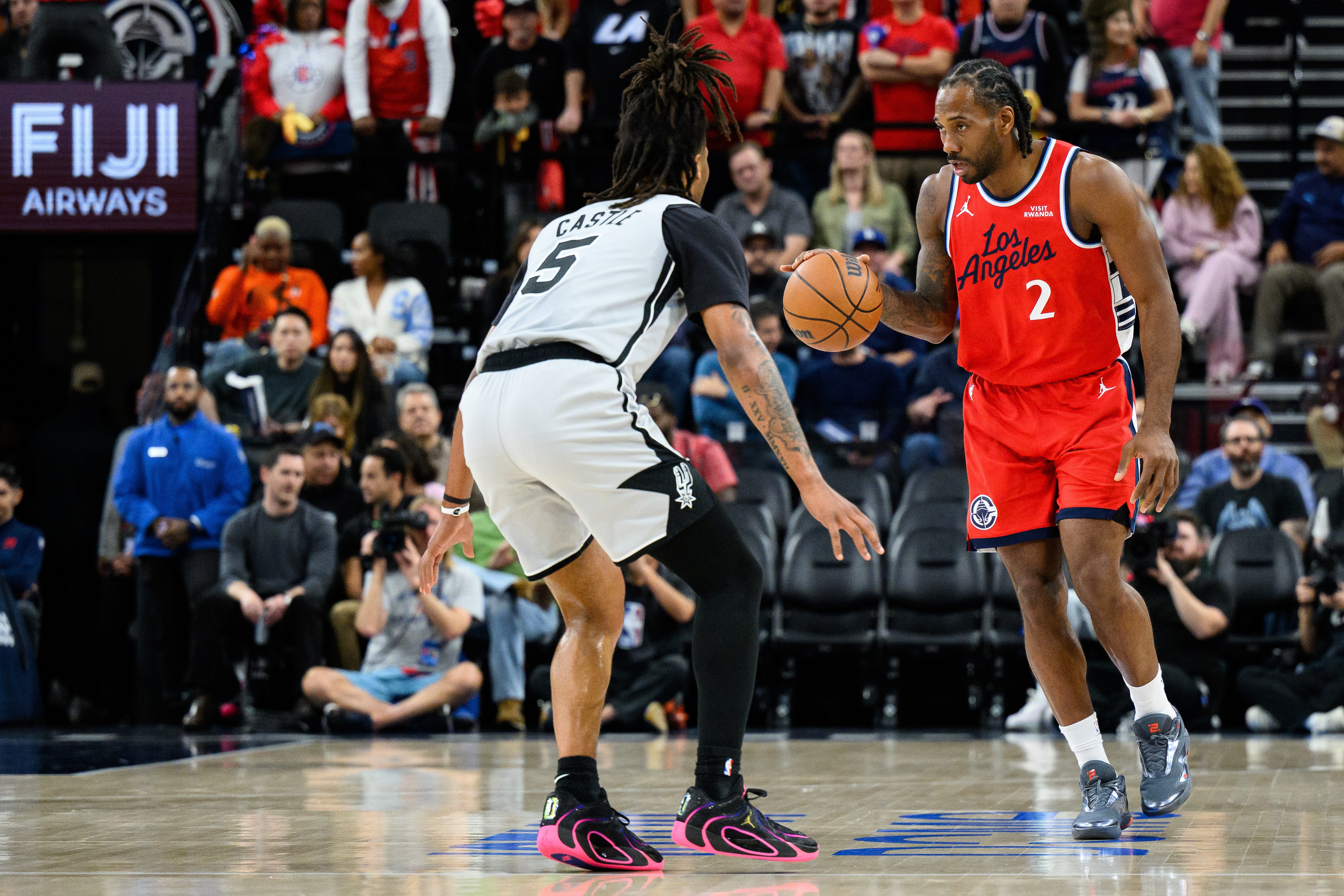 马刺背靠背擒快船 卡斯尔对位莱纳德宣示新核崛起