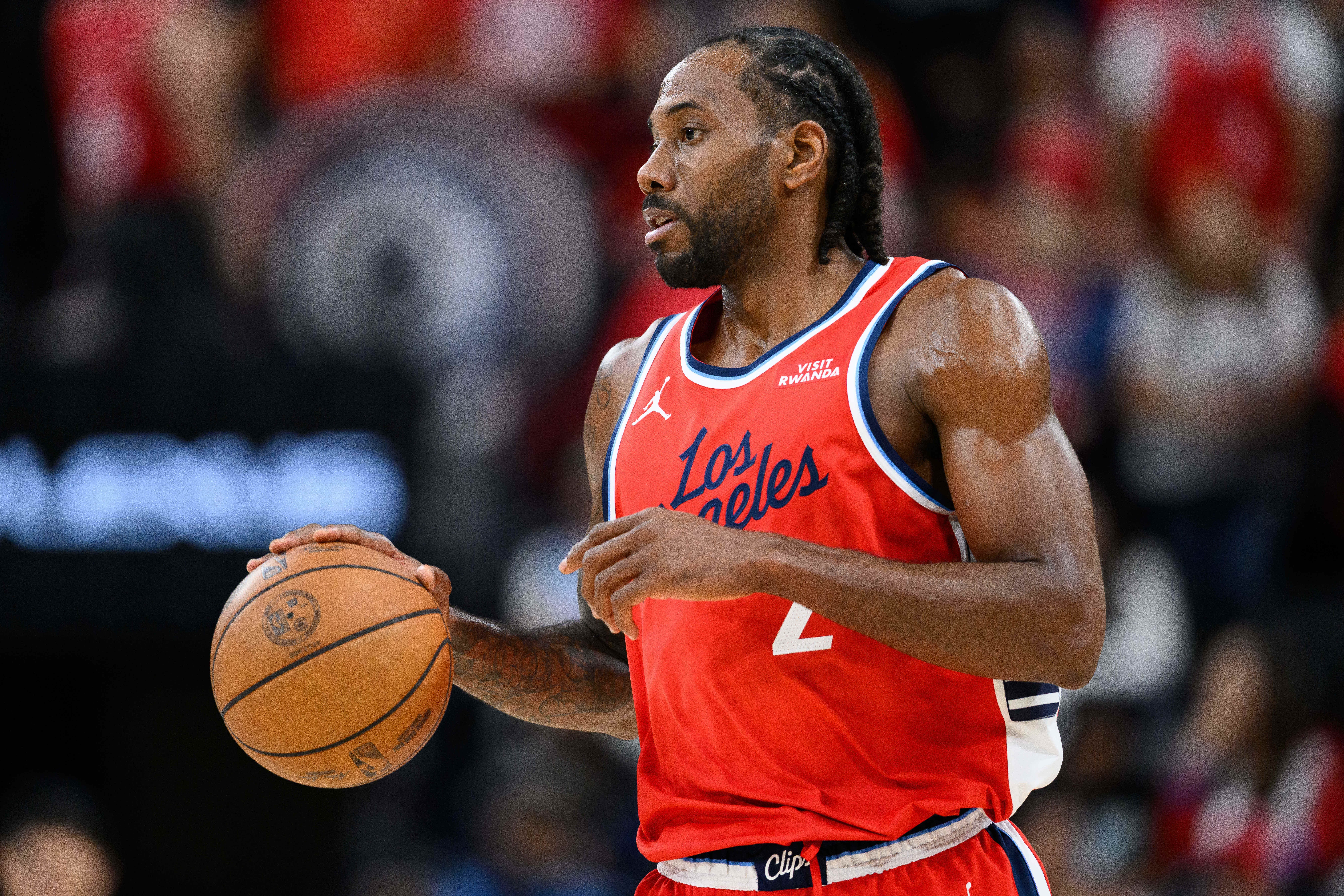 伦纳德首节打满12分钟高效砍11分 快船落后马刺8分