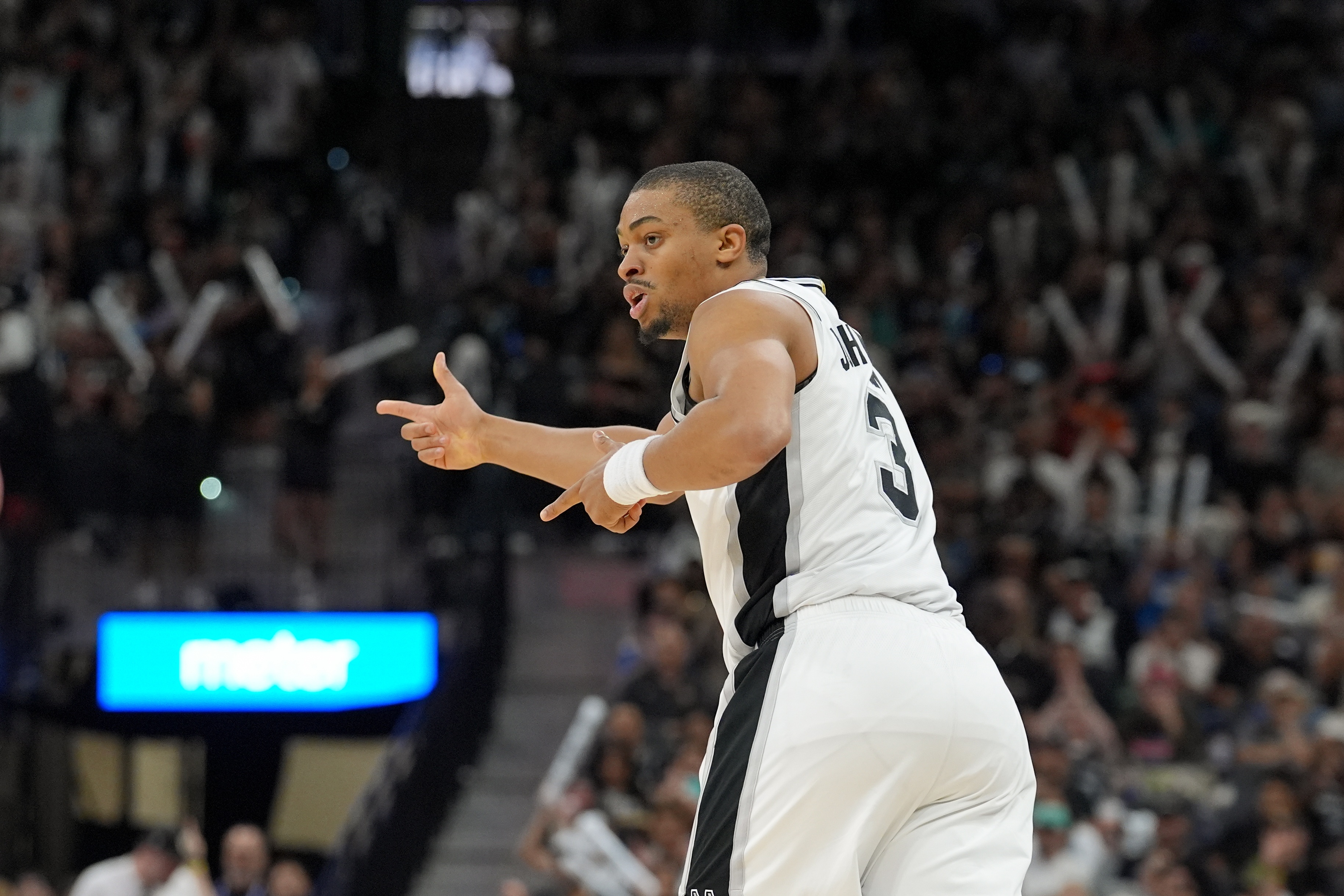 哈珀力挺凯尔登·约翰逊 称其是年度最佳第六人与球队粘合剂